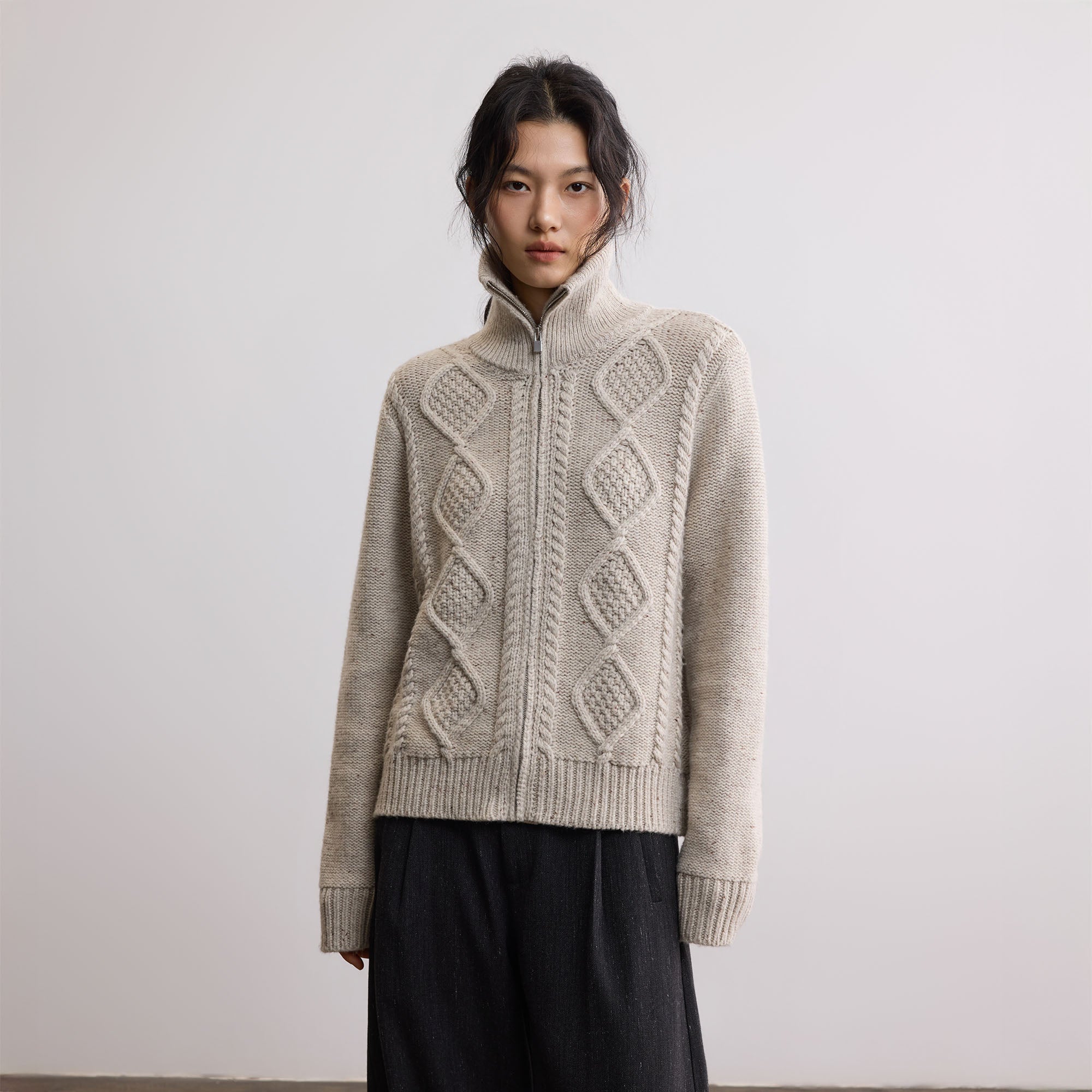 SAME FLOW Cable-Knit High-Neck Zip-Up Sweater