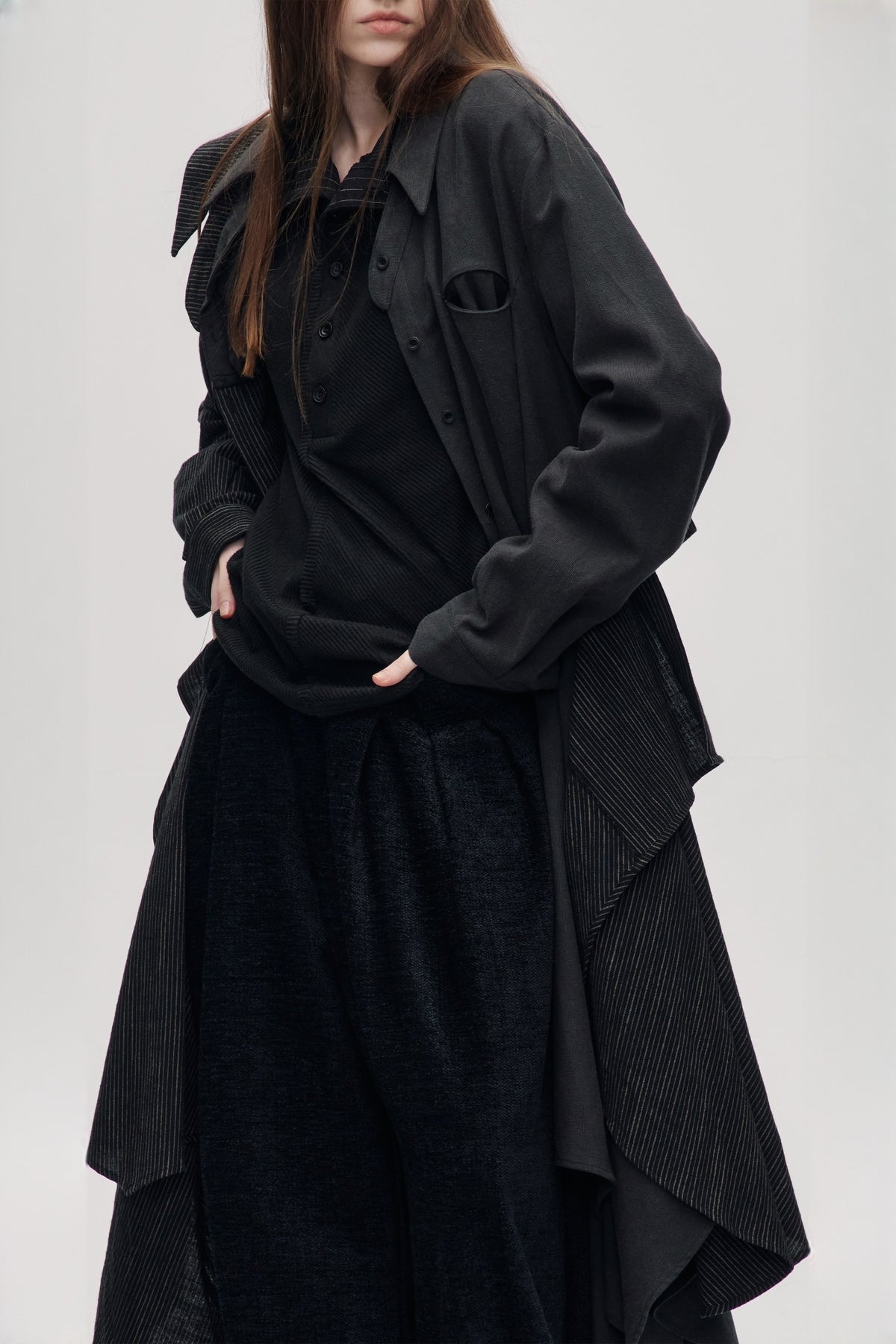 ILNya Nieternite Nifutur Deconstructed Stand-Collar Slim Long-Sleeve Tee — half body