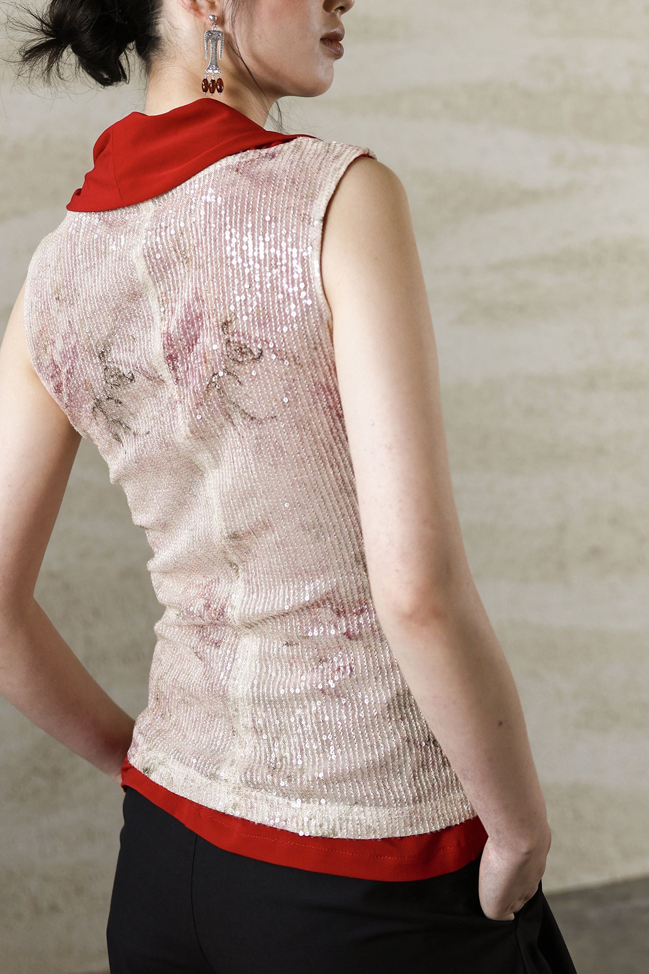 WUHEYIZUO Sequin Contrast Drape-Neck Tank Top