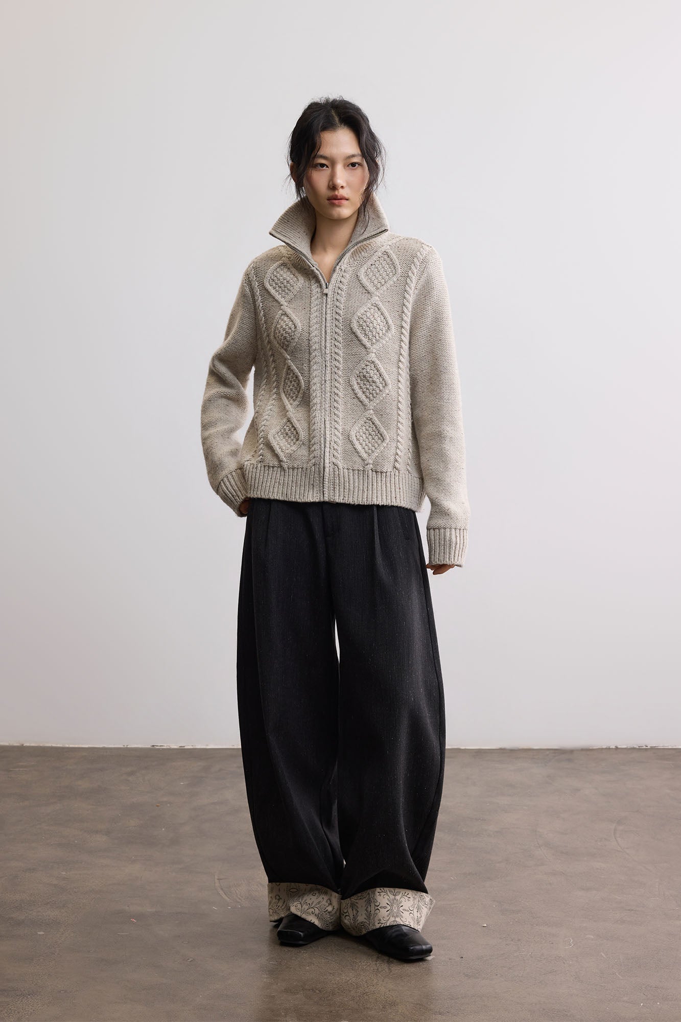 SAME FLOW Cable-Knit High-Neck Zip-Up Sweater