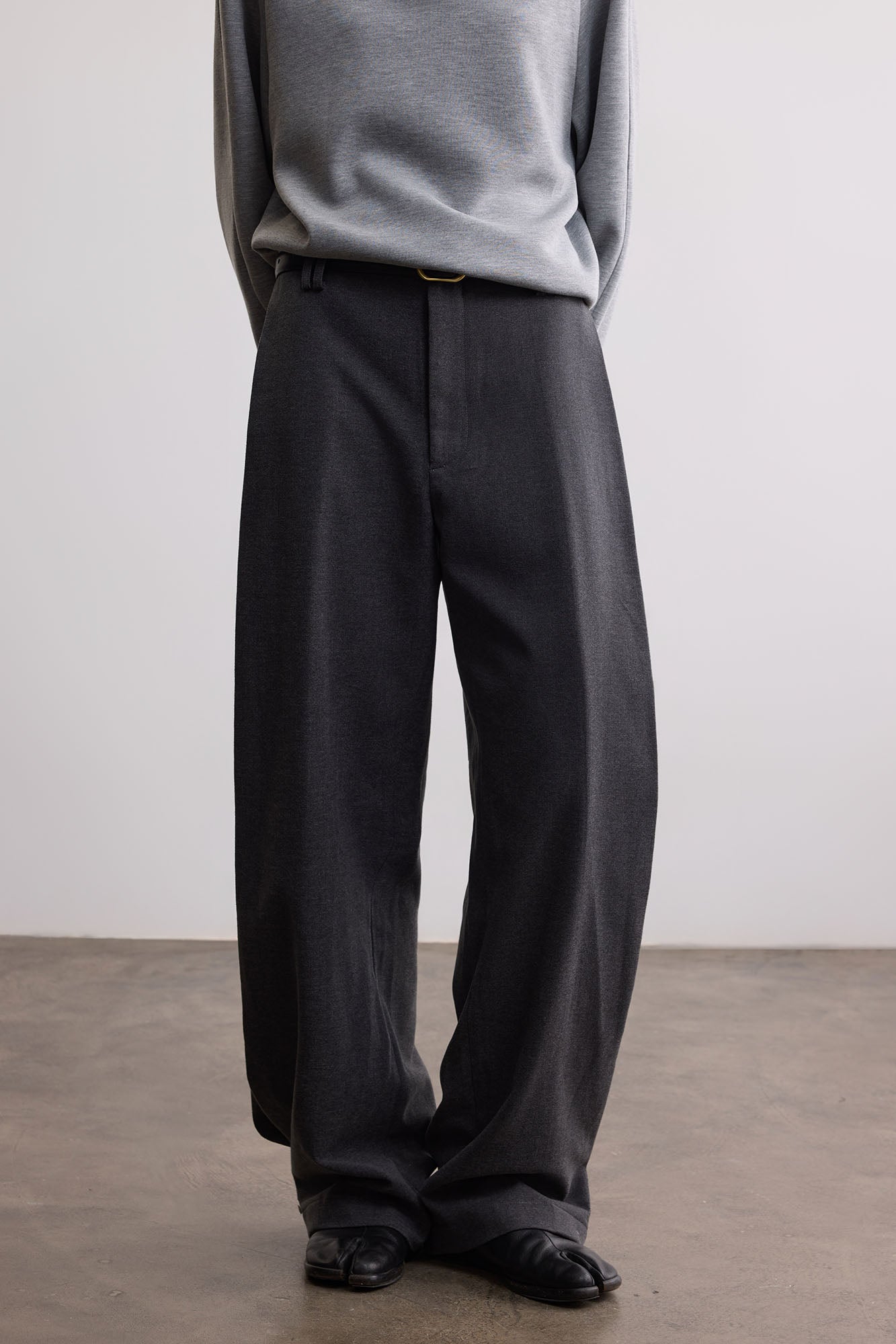 SAME FLOW Classic Pleated Wide-Leg Drape Trousers