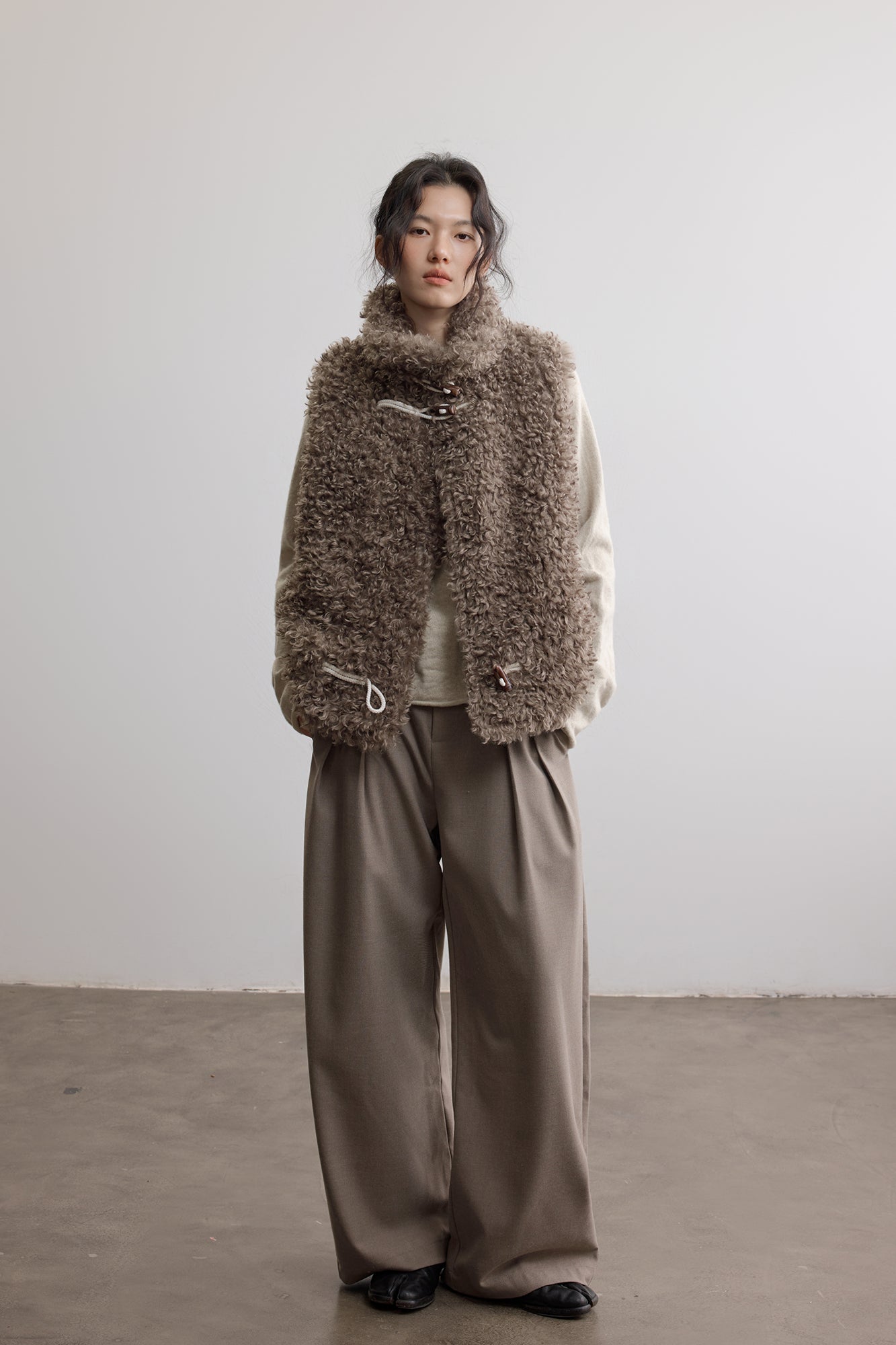 SAME FLOW Curly Faux Shearling Toggle Vest