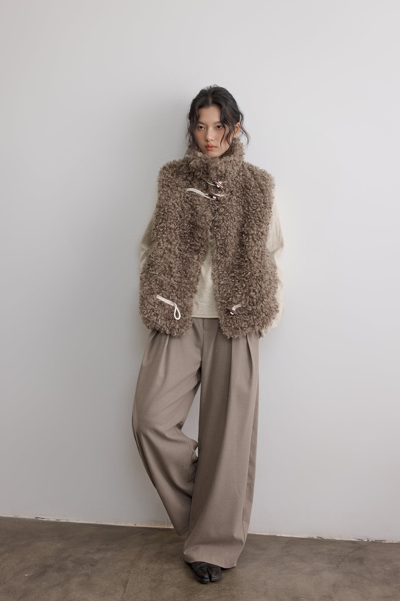 SAME FLOW Curly Faux Shearling Toggle Vest