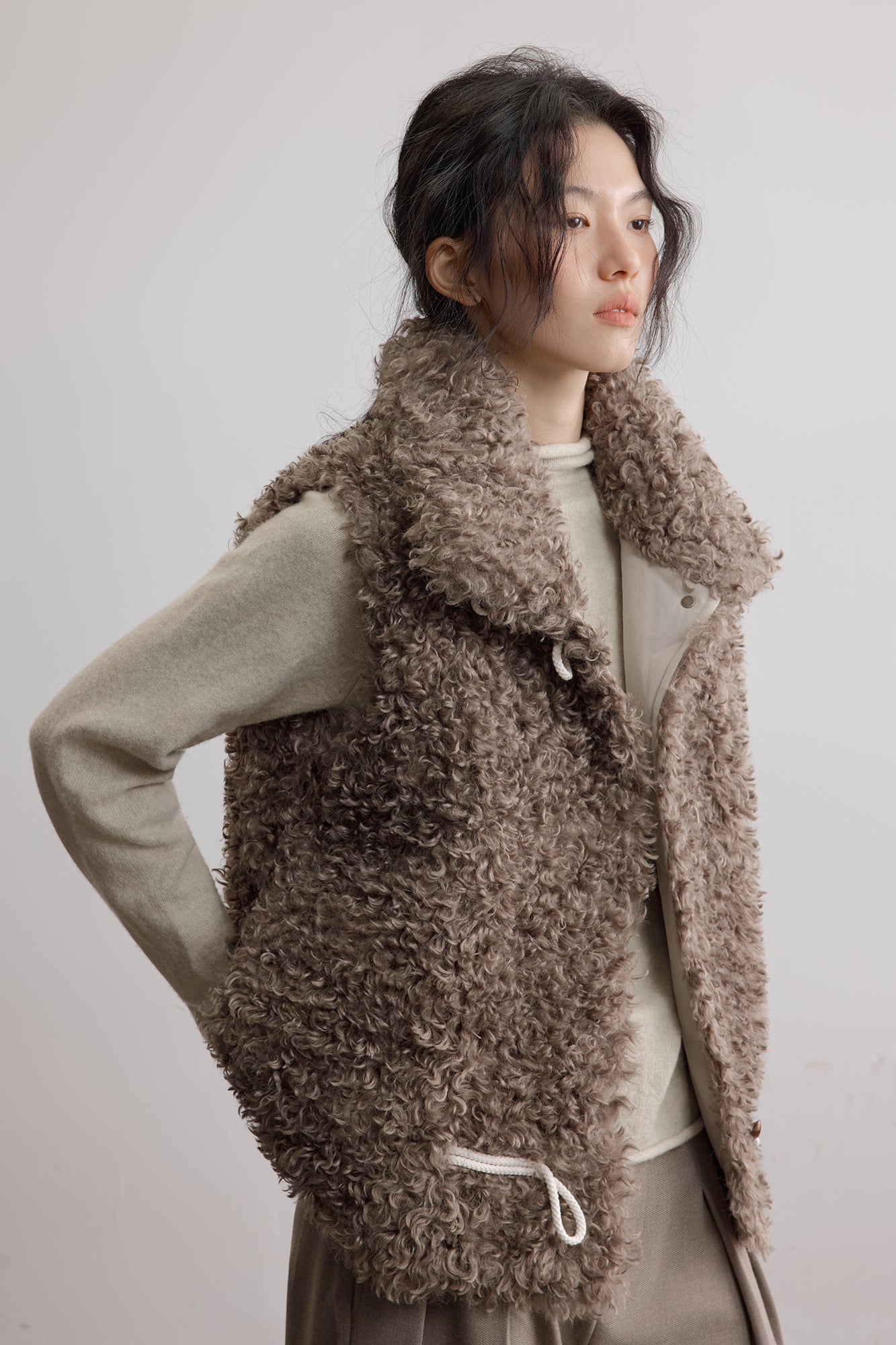 SAME FLOW Curly Faux Shearling Toggle Vest