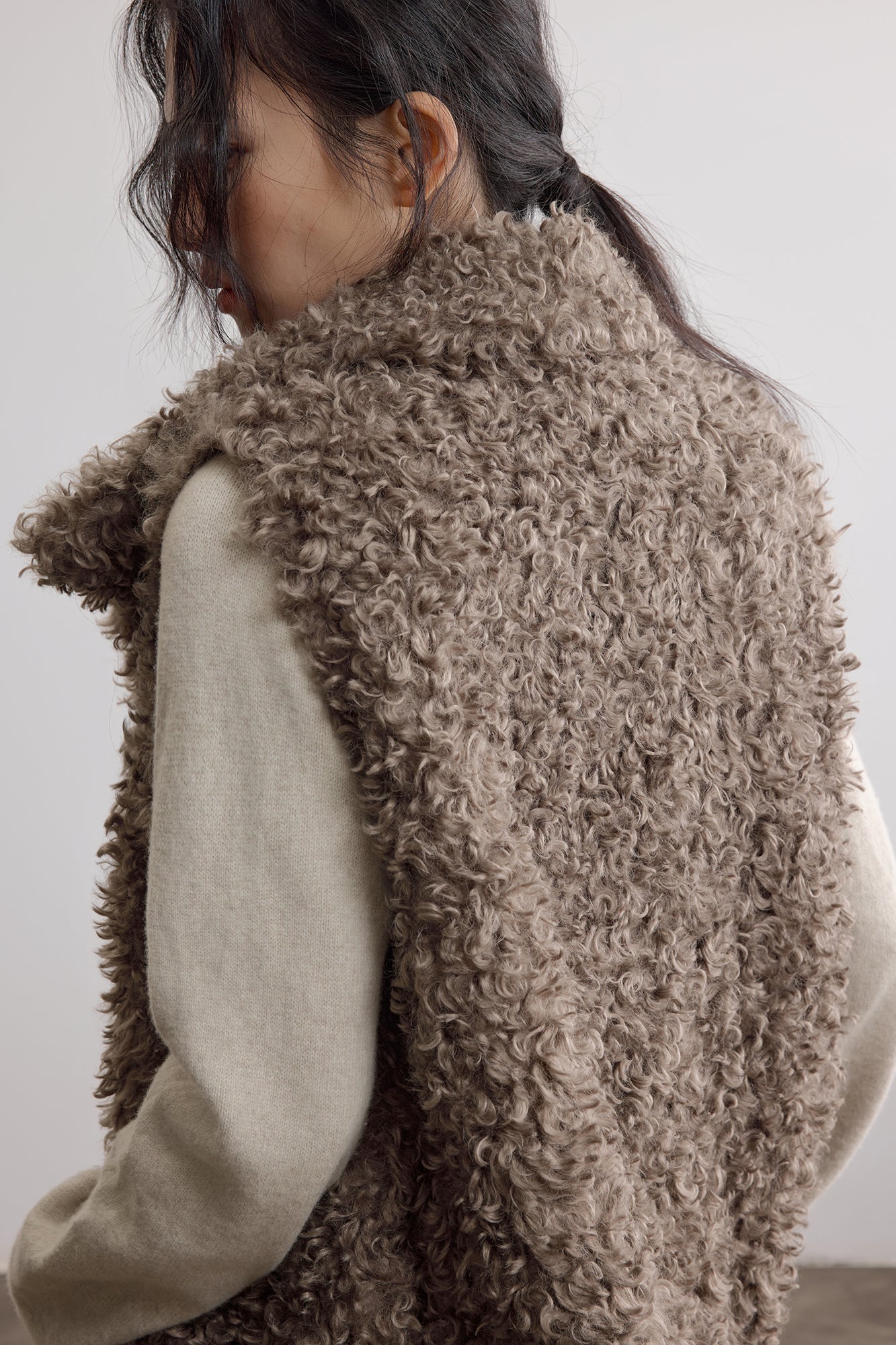 SAME FLOW Curly Faux Shearling Toggle Vest
