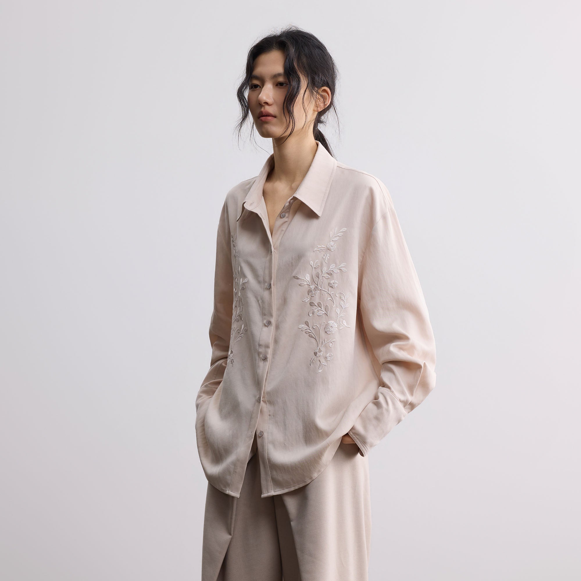 SAME FLOW Floral Embroidered Back-Drawstring Shirt