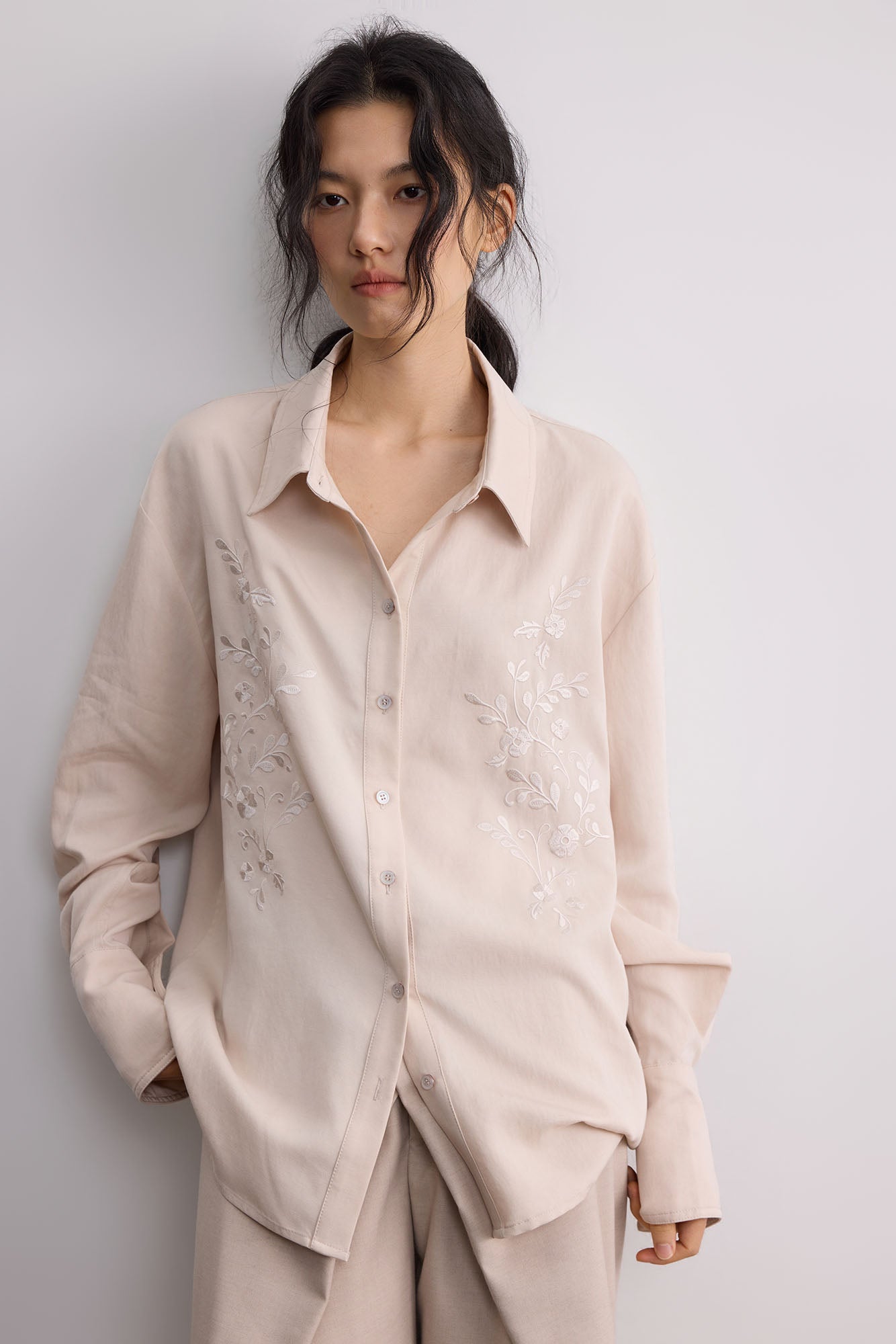 SAME FLOW Floral Embroidered Back-Drawstring Shirt