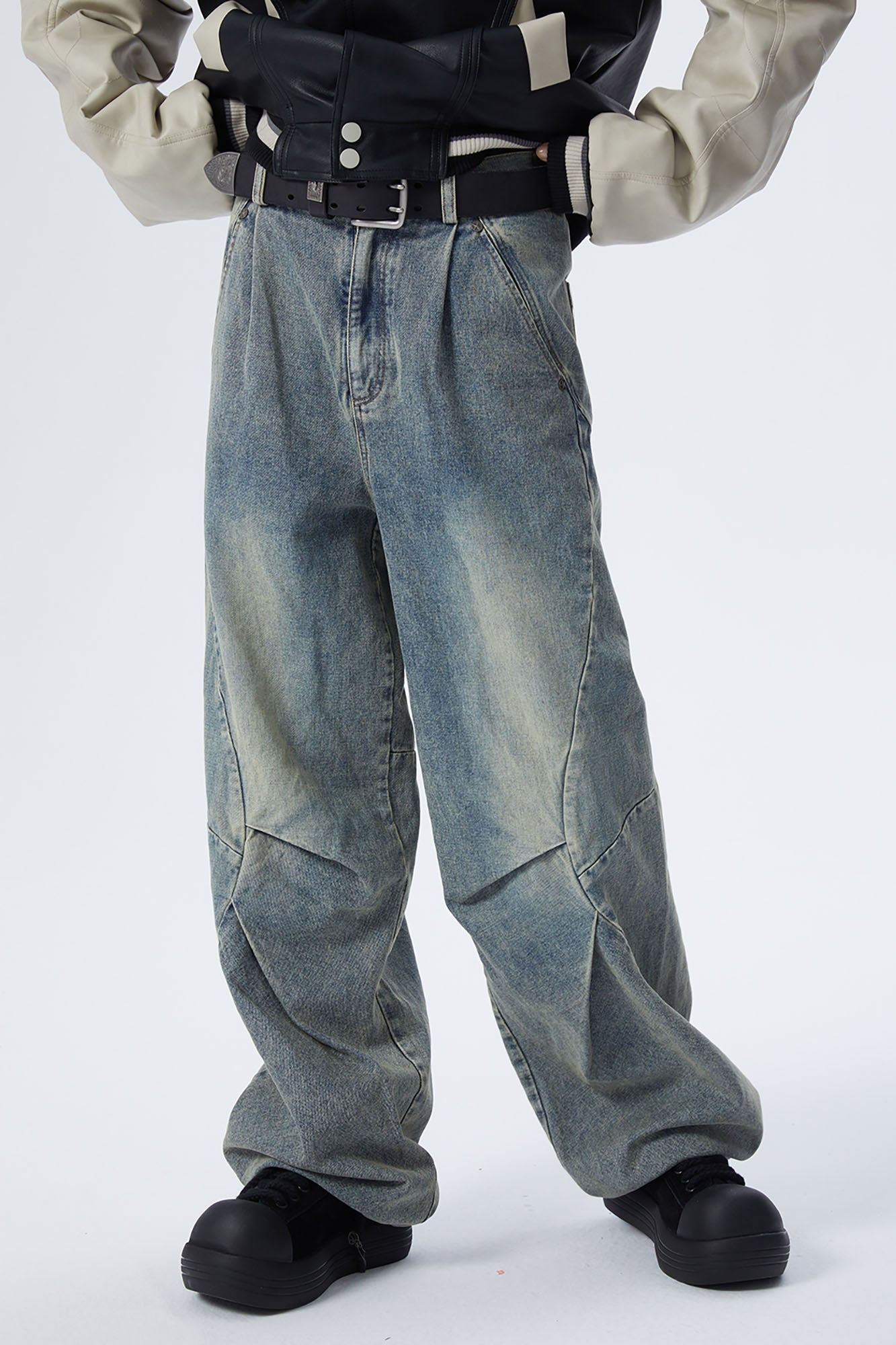 ERROR CODE ROBOT Washed Curved Pleated- Knee Jeans