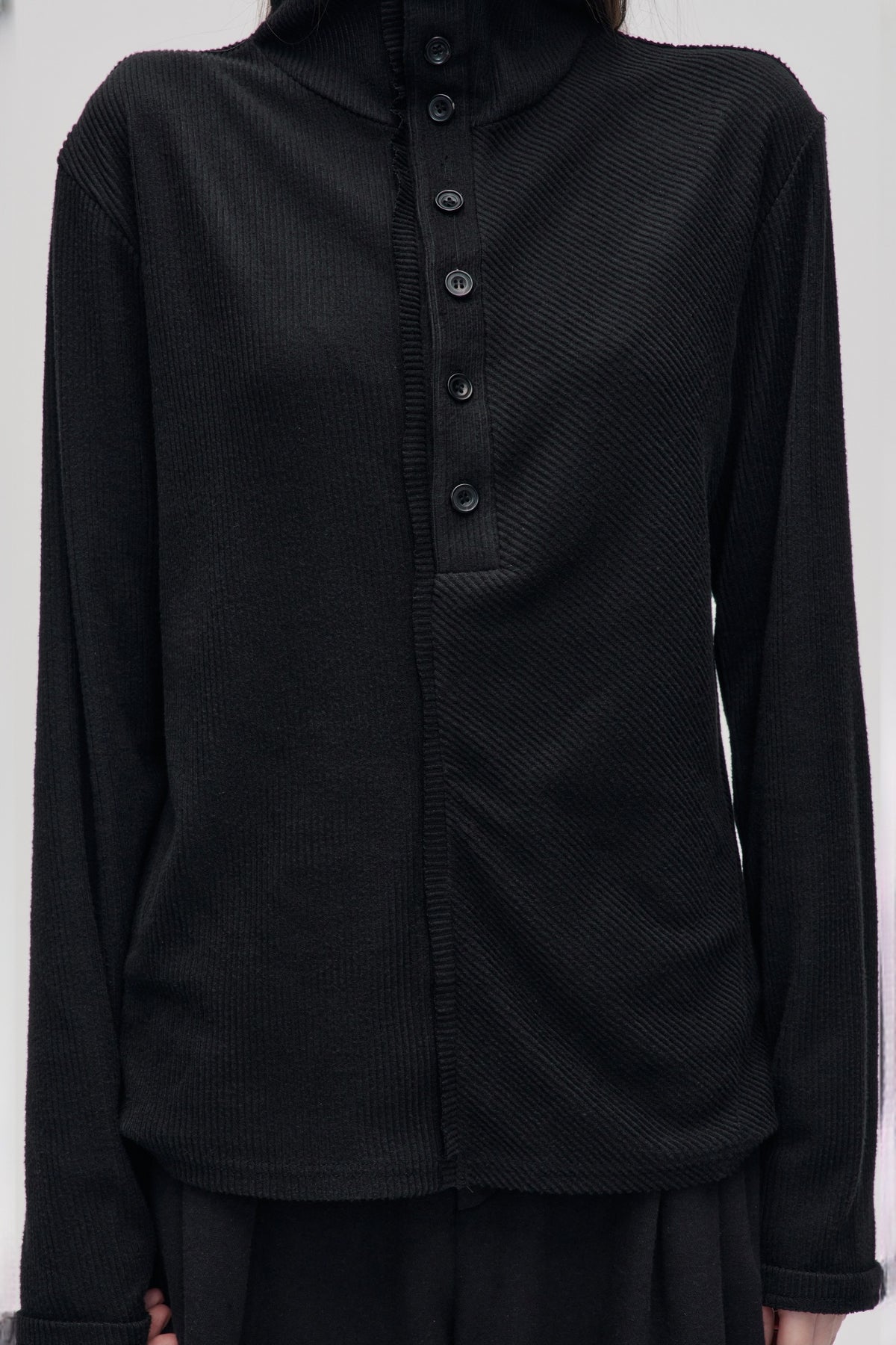 ILNya Nieternite Nifutur Deconstructed Stand-Collar Slim Long-Sleeve Tee — half body