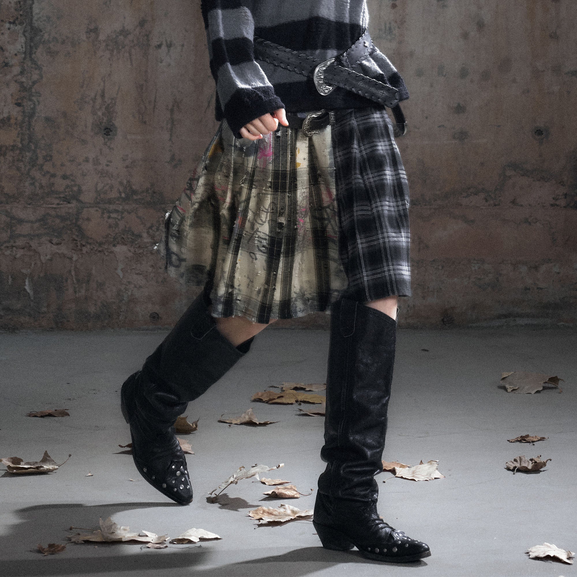 CESTNOUS PU Waist Plaid Patchwork Graffiti Pleated Skirt