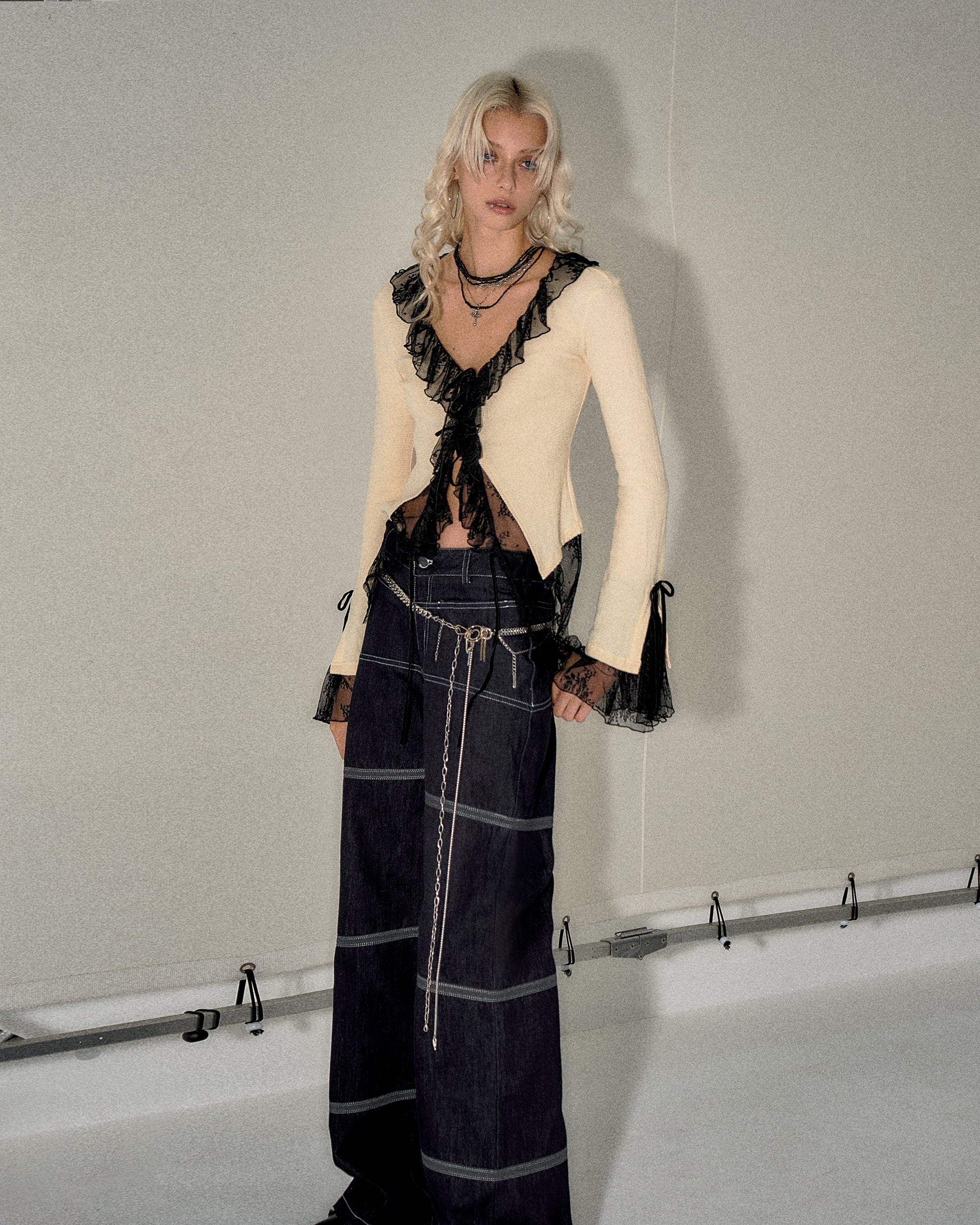 THE NEVERMORE Lace Spliced Ruffle Trim Tee