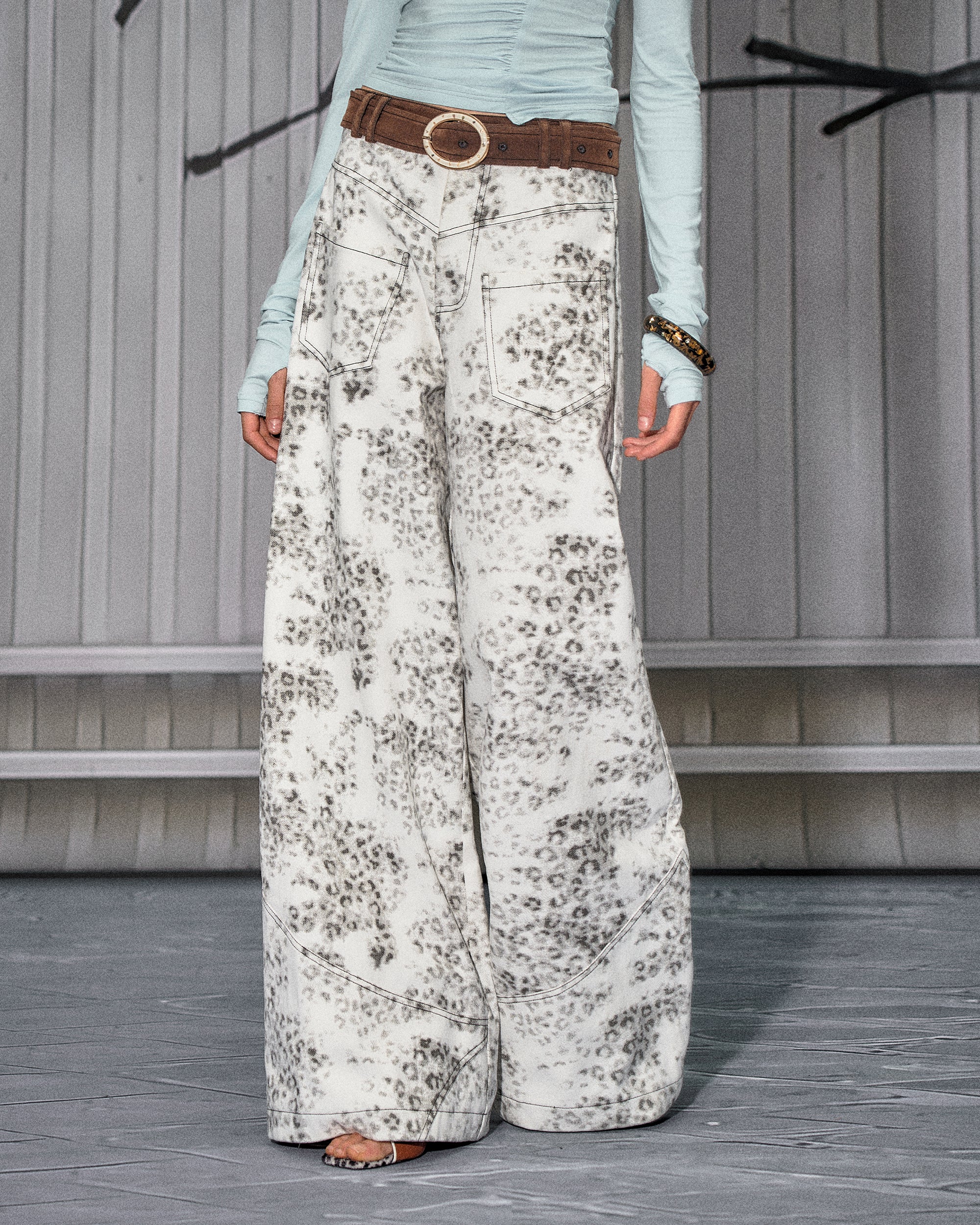 THE NEVERMORE Contrast-Waist Leopard Paneled Wide-Leg Jeans