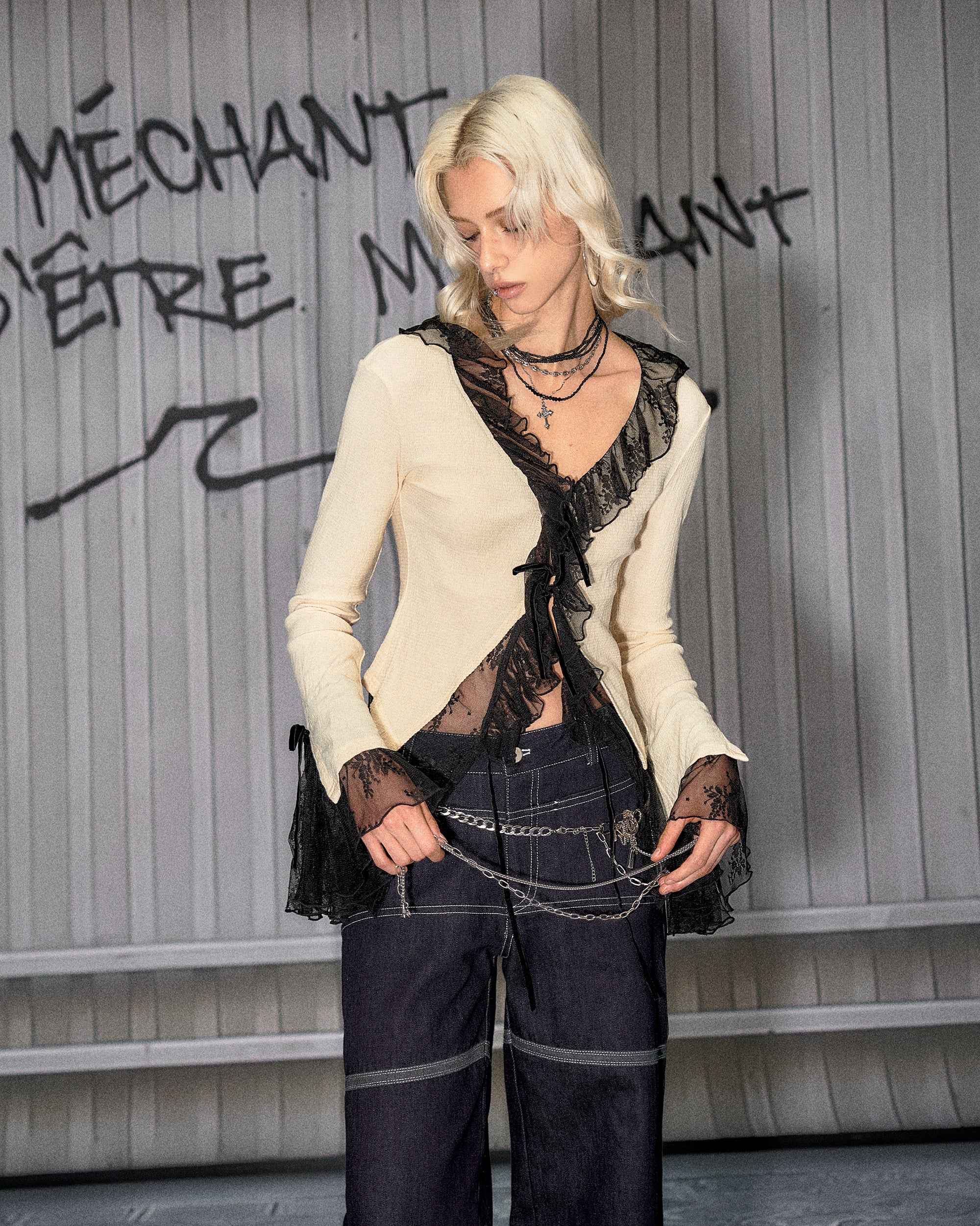 THE NEVERMORE Lace Spliced Ruffle Trim Tee