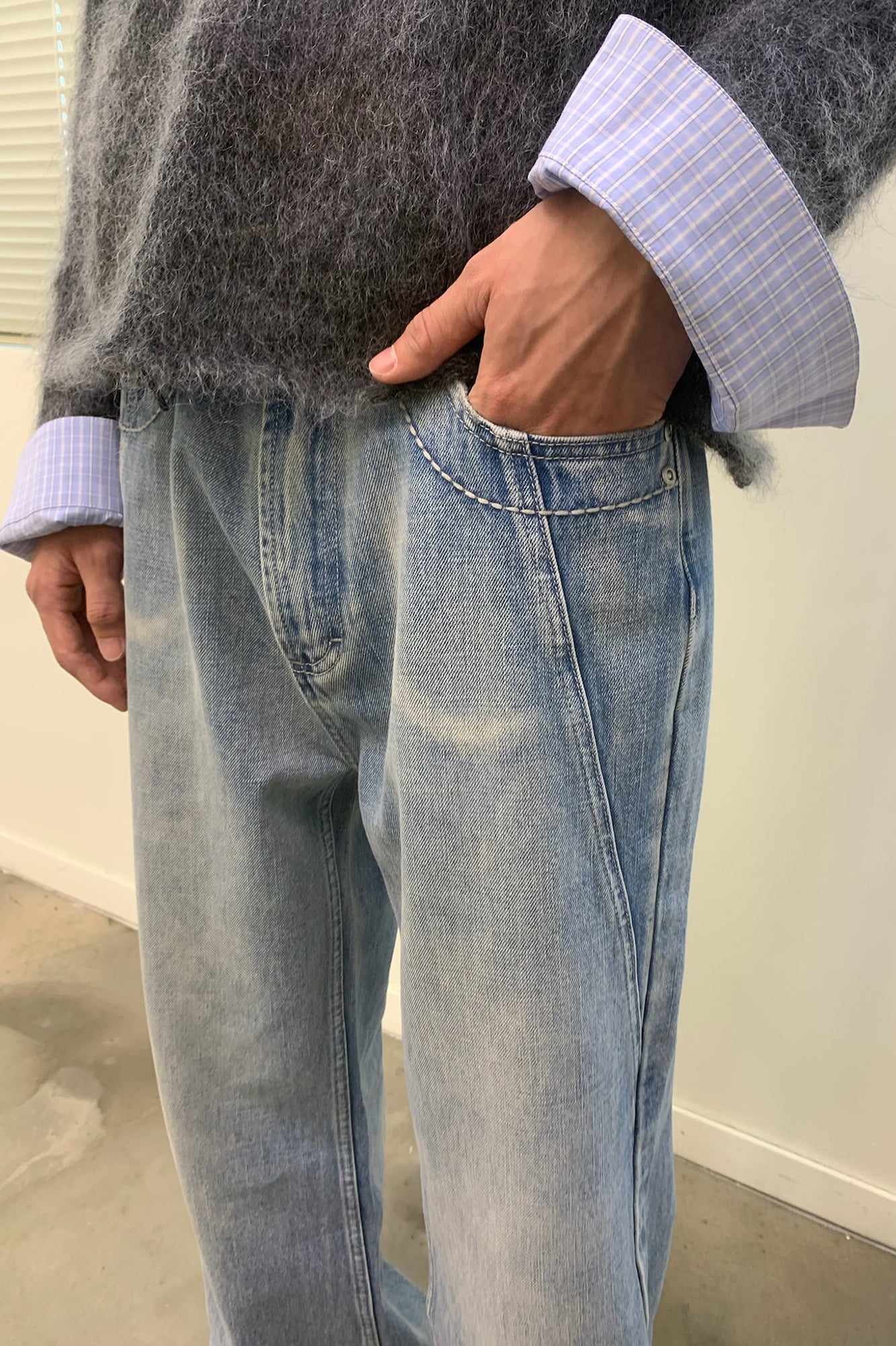 NEVERSEEZ Curved-Yoke Washed Wide-Leg Jeans