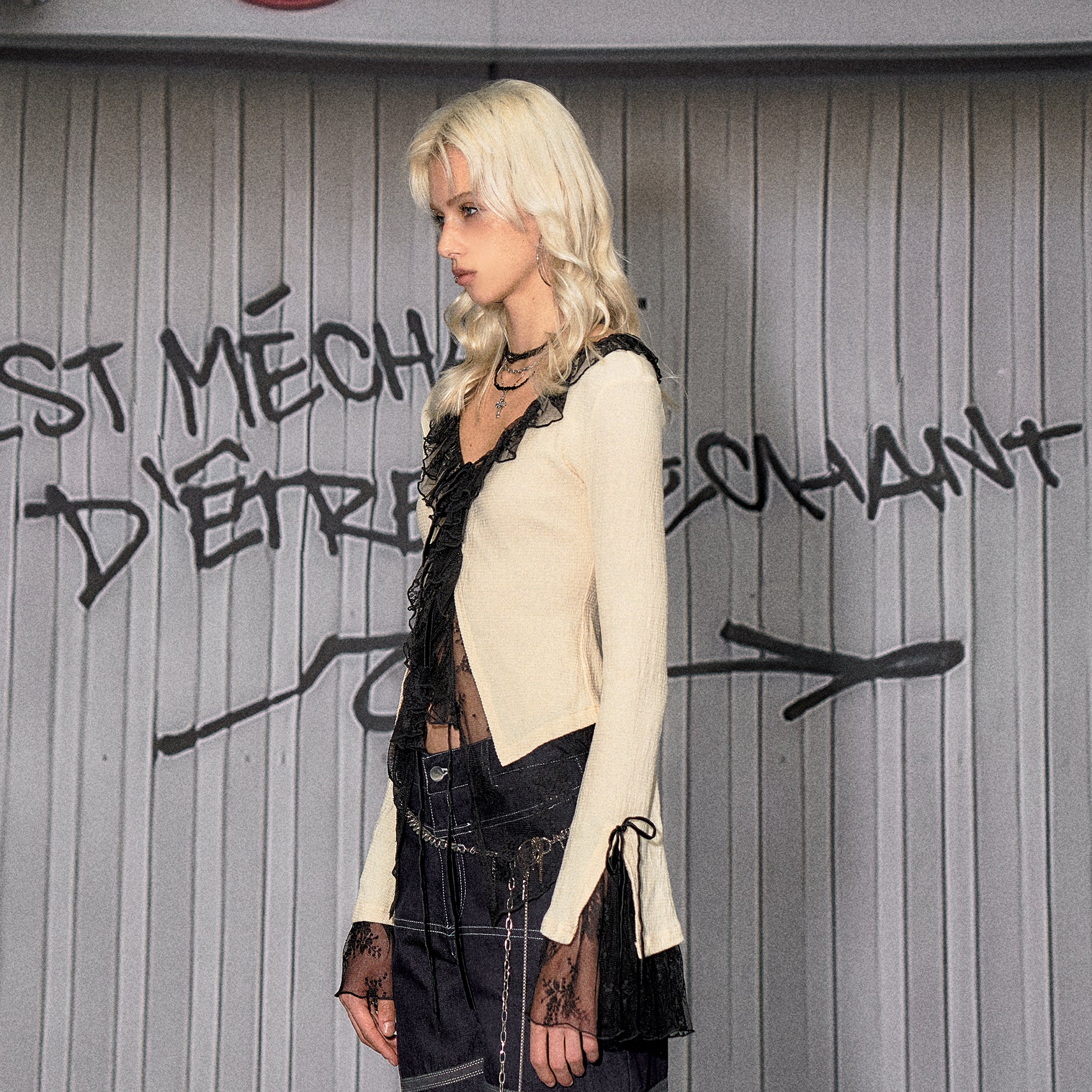 THE NEVERMORE Lace Spliced Ruffle Trim Tee