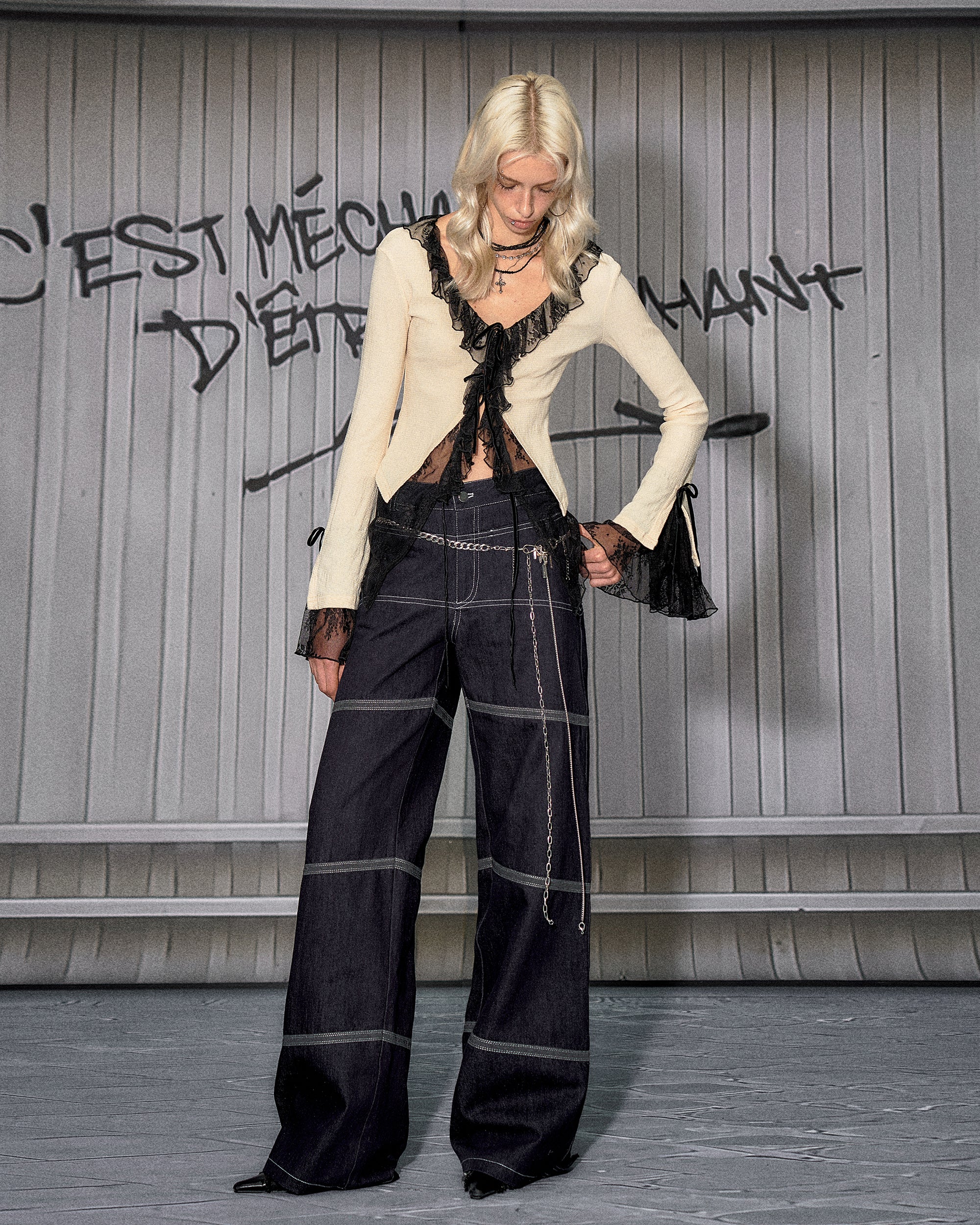 THE NEVERMORE Lace Spliced Ruffle Trim Tee