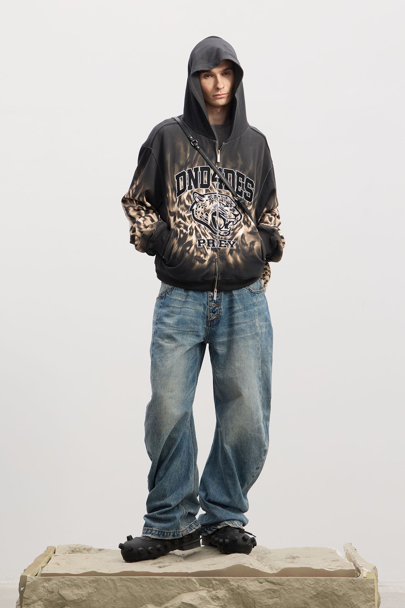 DND4DES Washed Button-Up Balloon-Leg Jeans