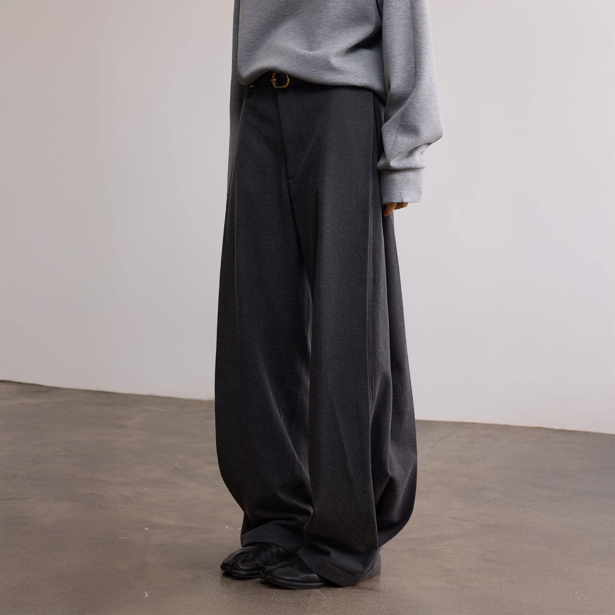 SAME FLOW Classic Pleated Wide-Leg Drape Trousers