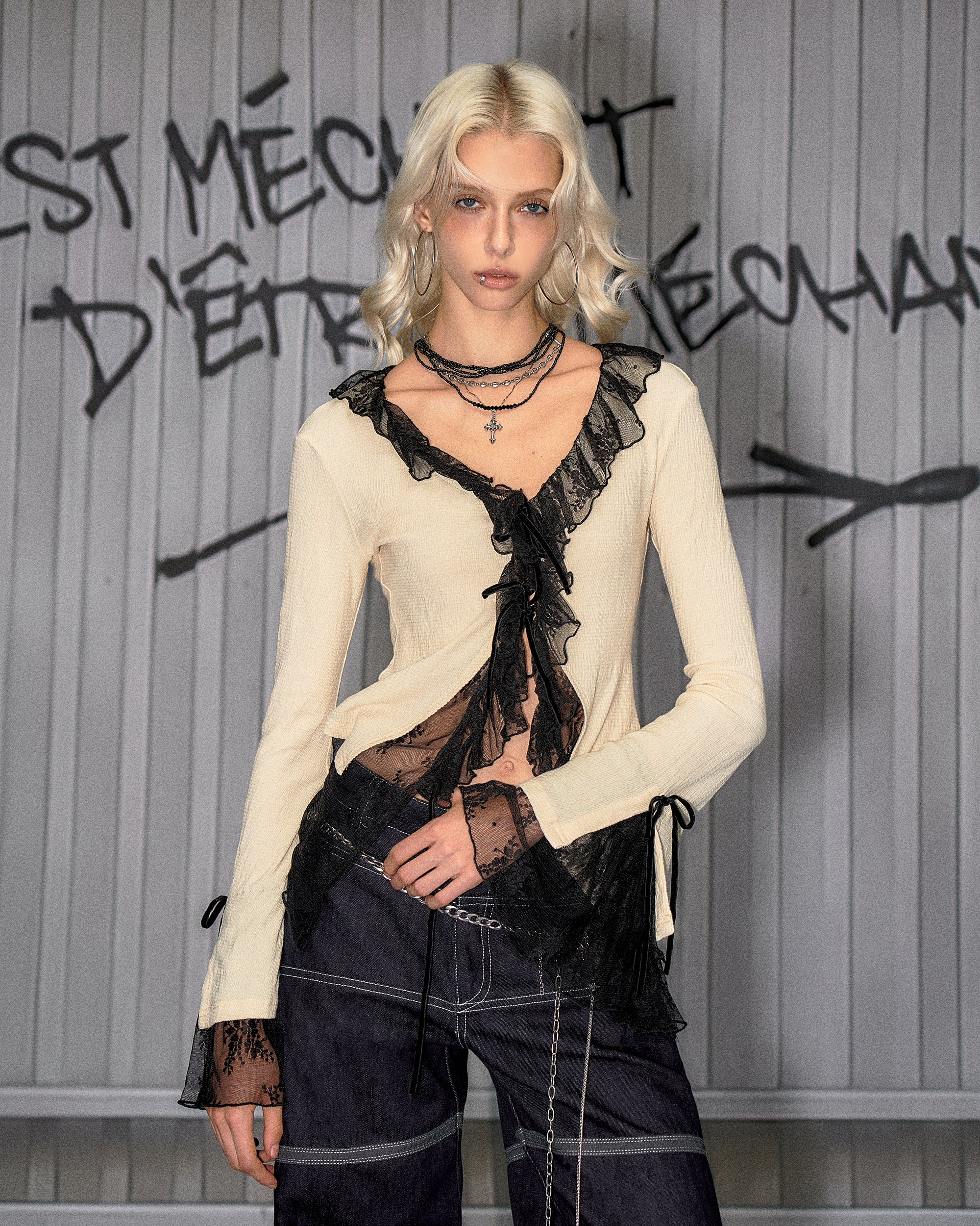 THE NEVERMORE Lace Spliced Ruffle Trim Tee