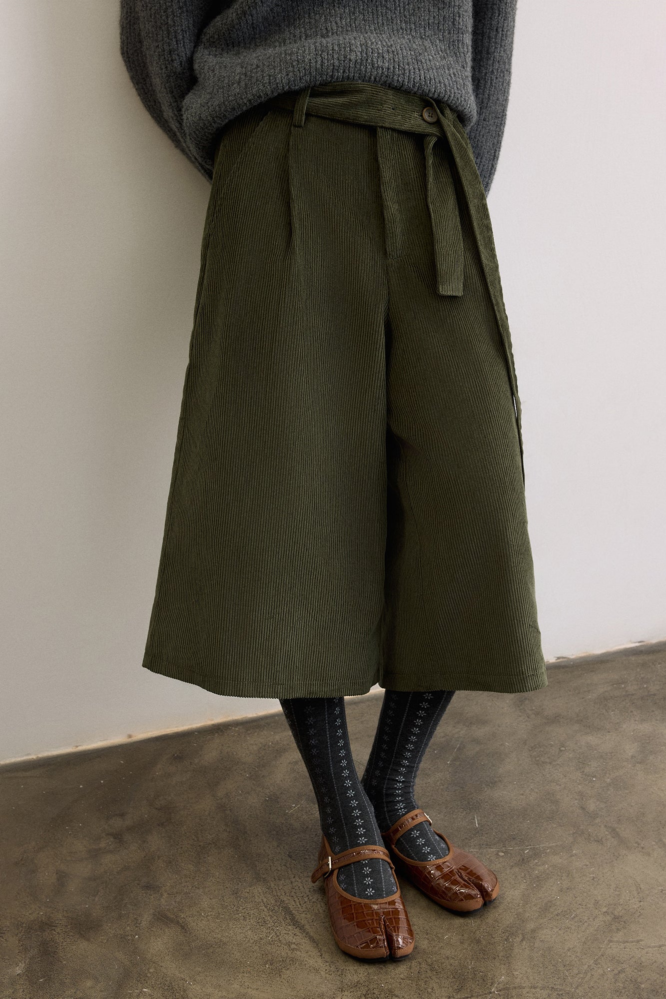 SAME FLOW Pleated Belted Corduroy Culotte Pants