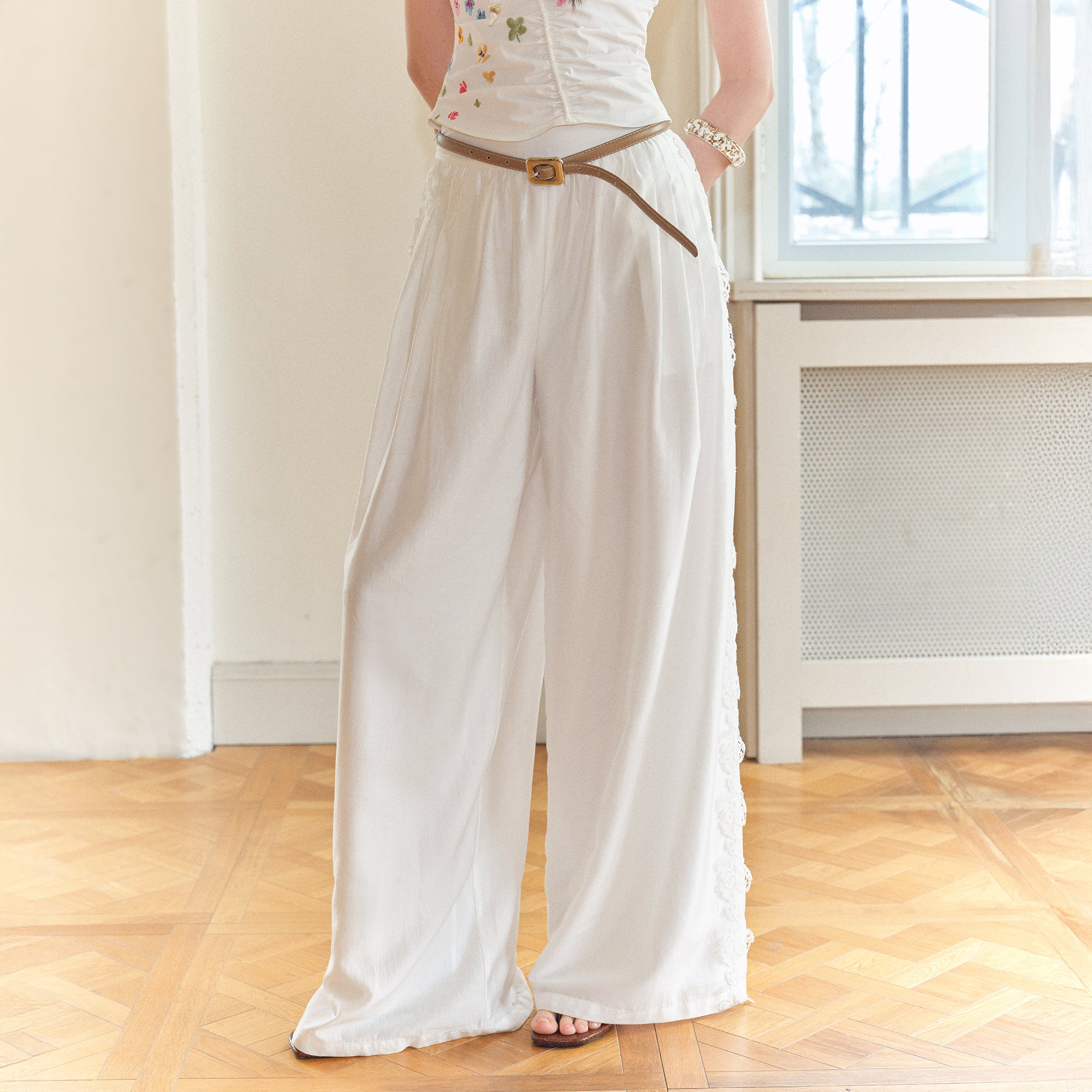 THE NEVERMORE Side Lace Trim Wide-Leg Pants
