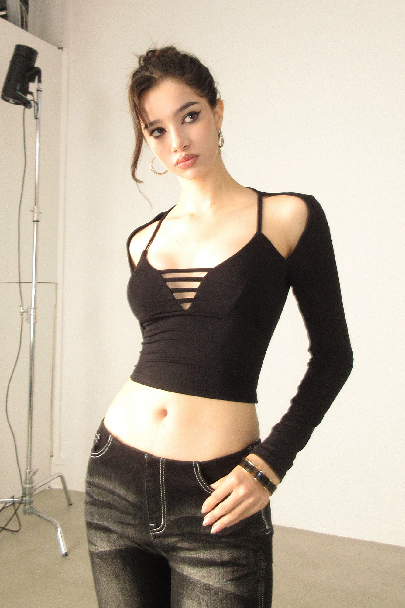 AE30 SAINT Strappy Cut-Out Shoulder Cropped Top