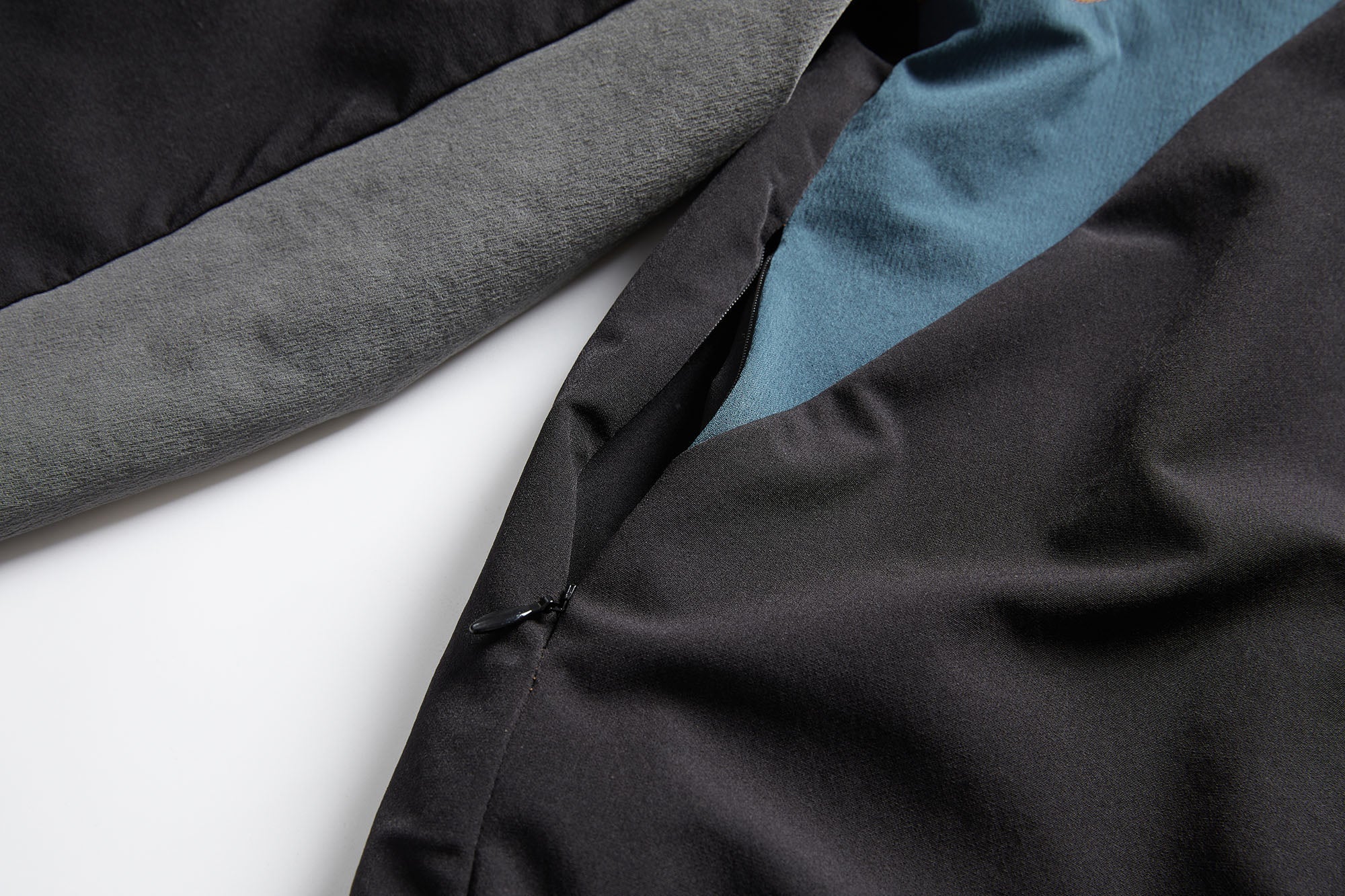 ERROR CODE ROBOT Asymmetric Zip Contrast Panel Sweatshirt