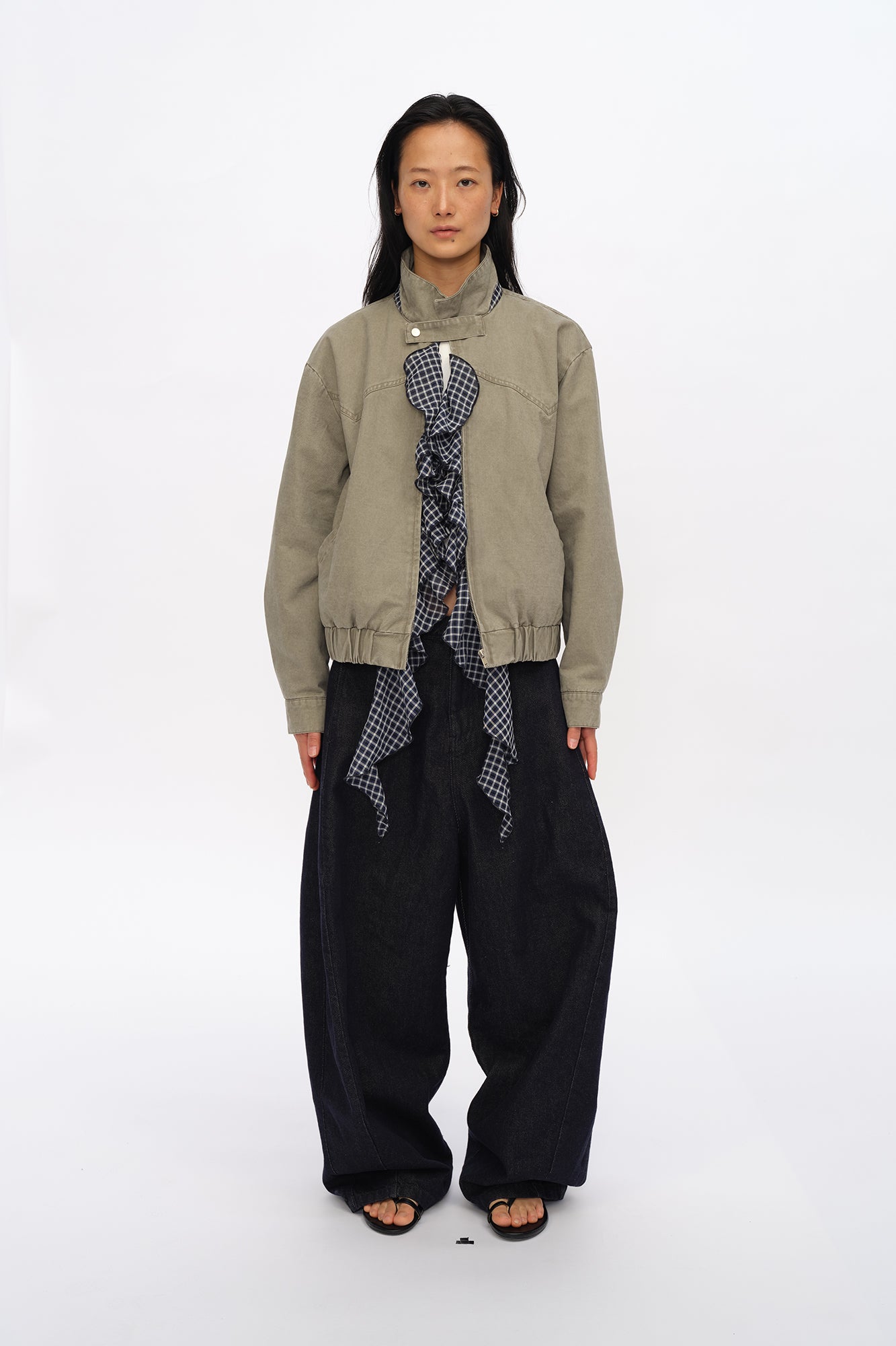 OINIMI Essential Barrel-Leg Raw Jeans