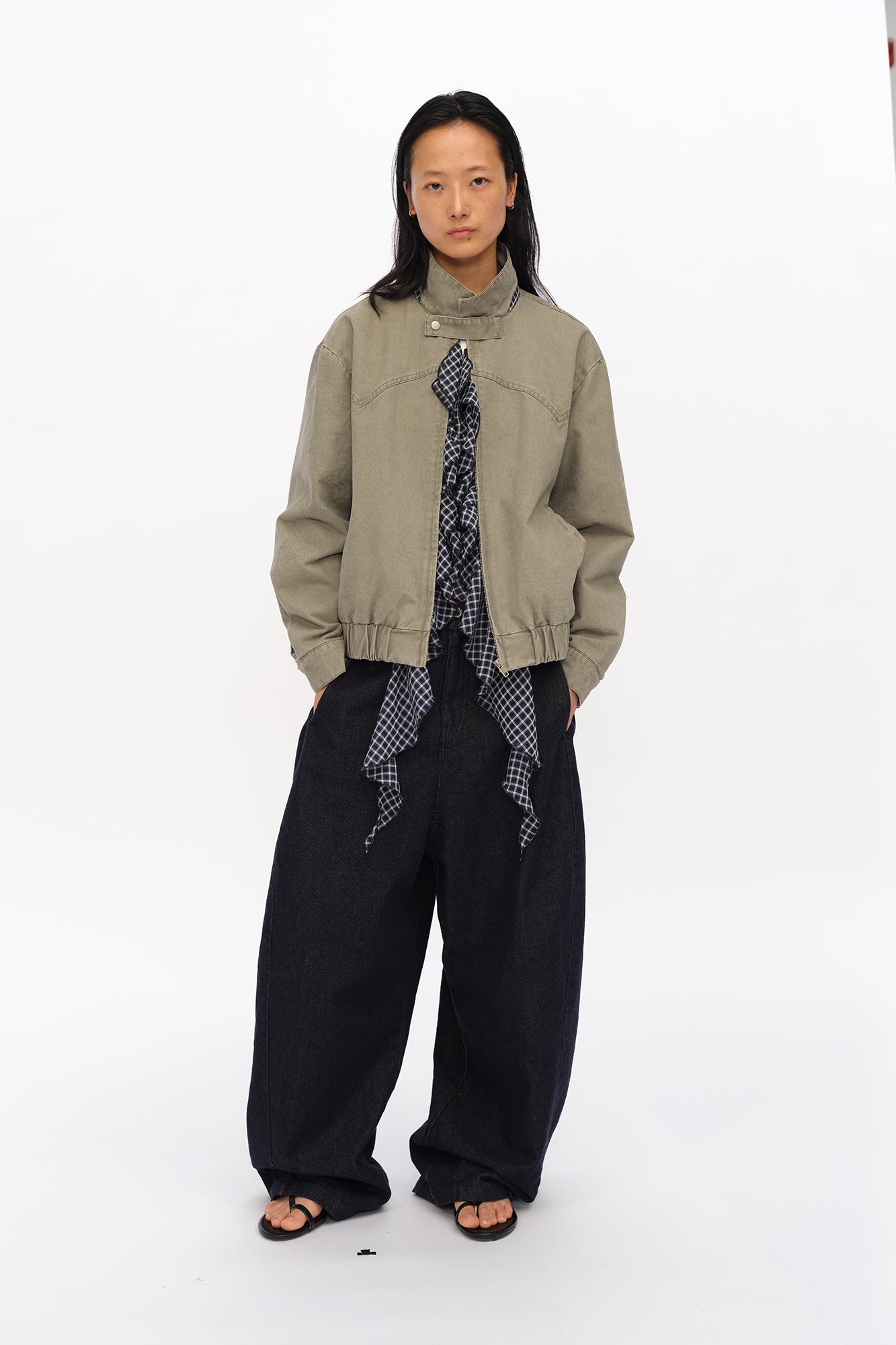 OINIMI Essential Barrel-Leg Raw Jeans