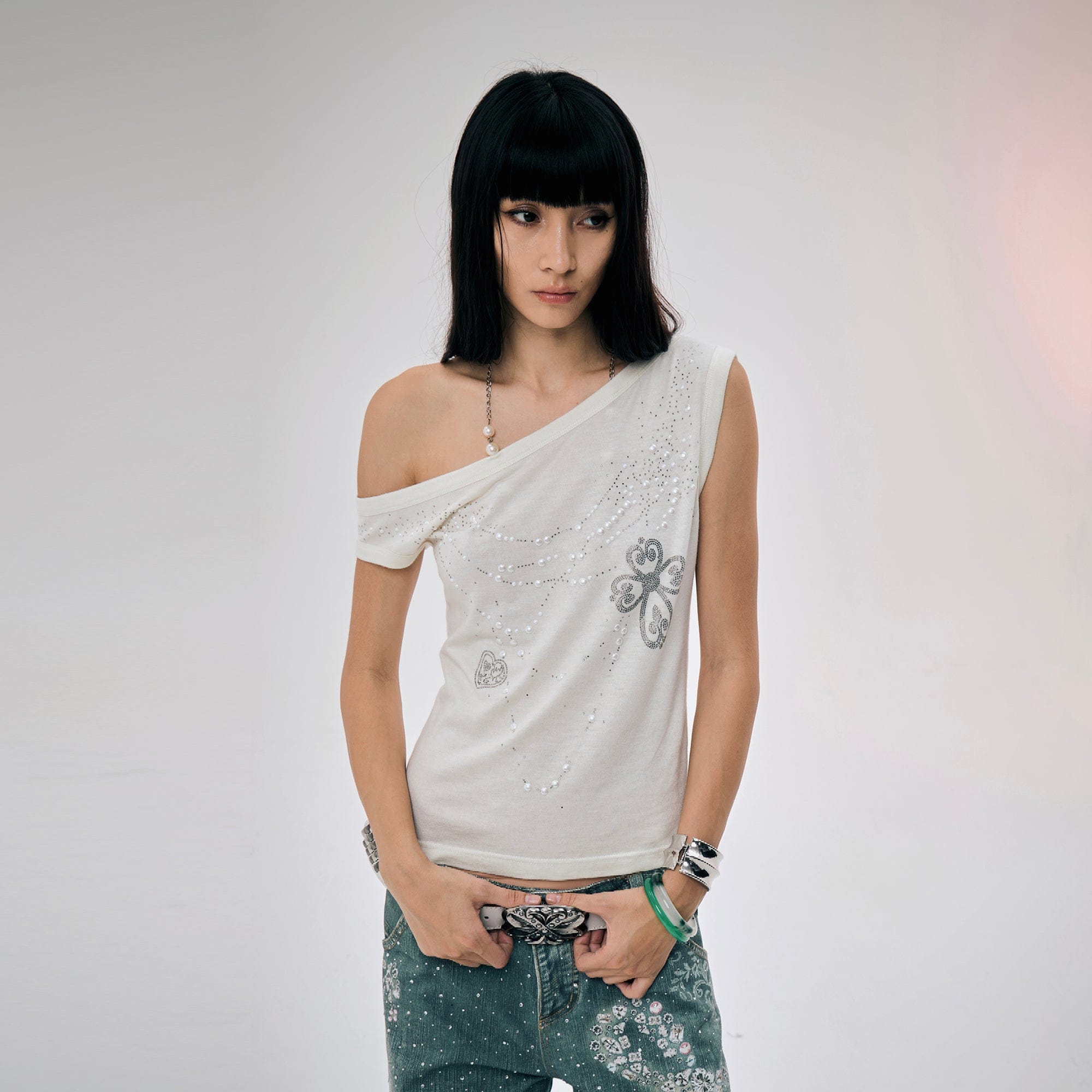 FAYCHUI Asymmetrical Pearl Studded Tank Top