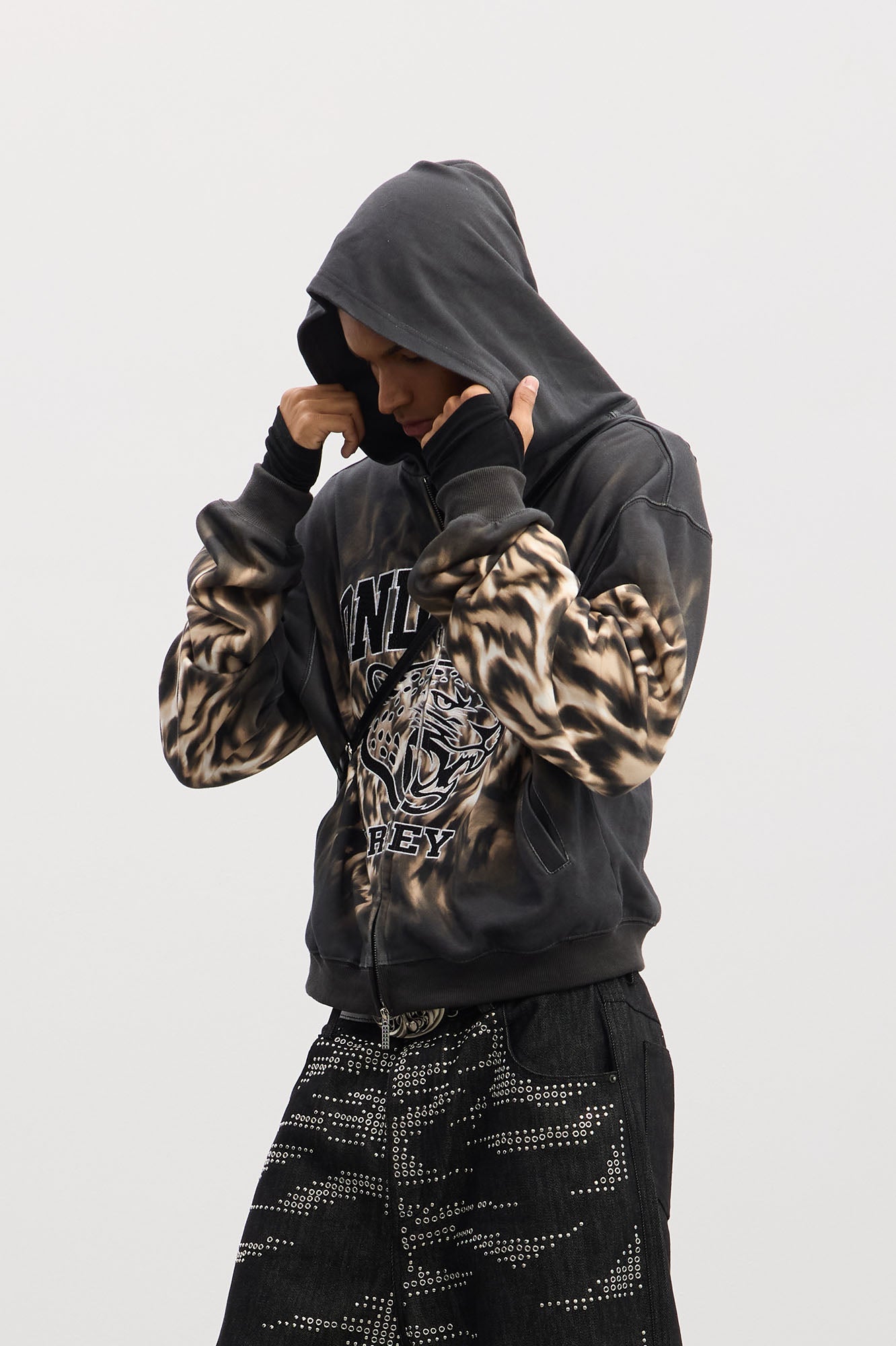 DND4DES Tiger Embroidered Zip-Up Hoodie