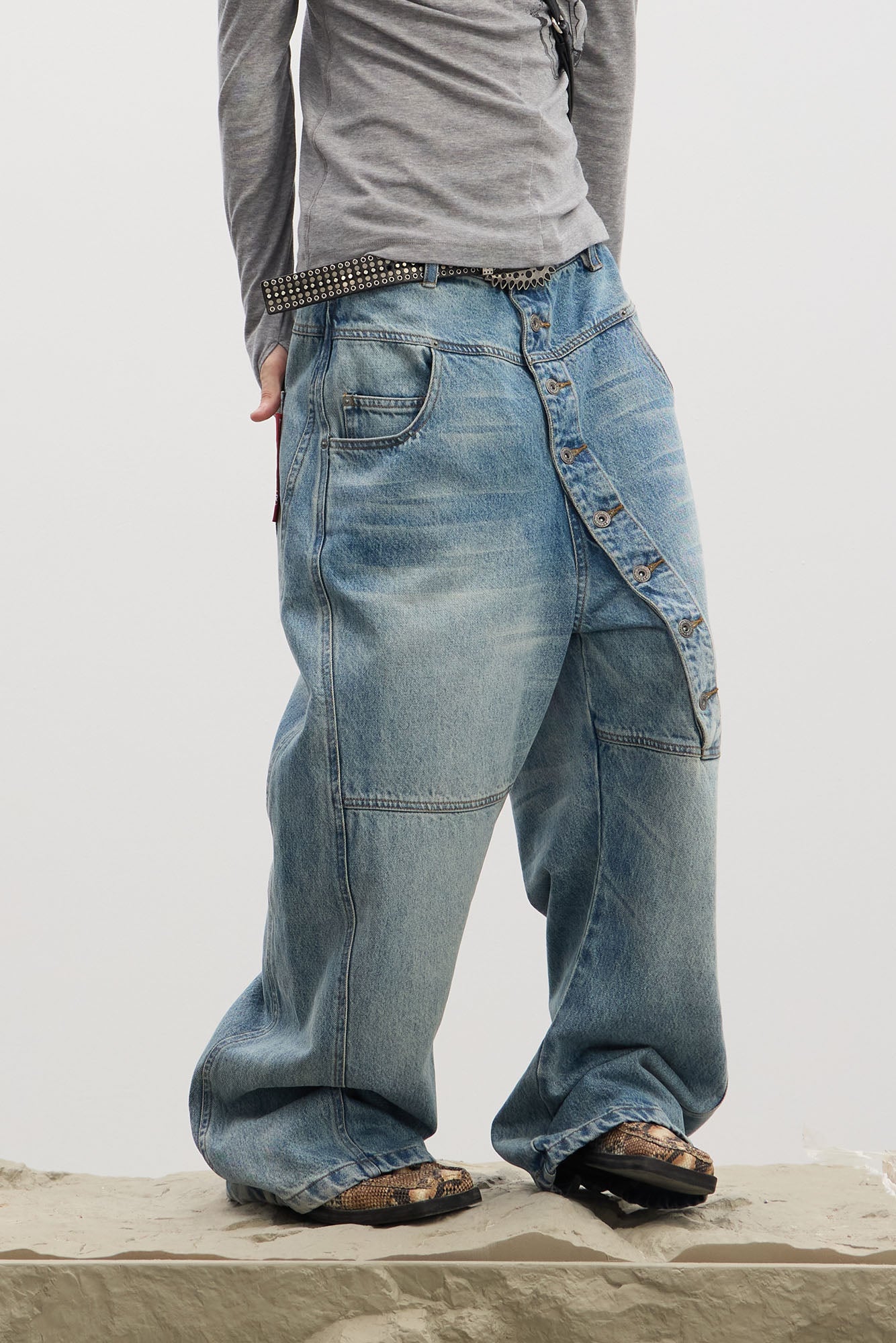 DND4DES Asymmetric Button-Fly Panel Washed Jeans