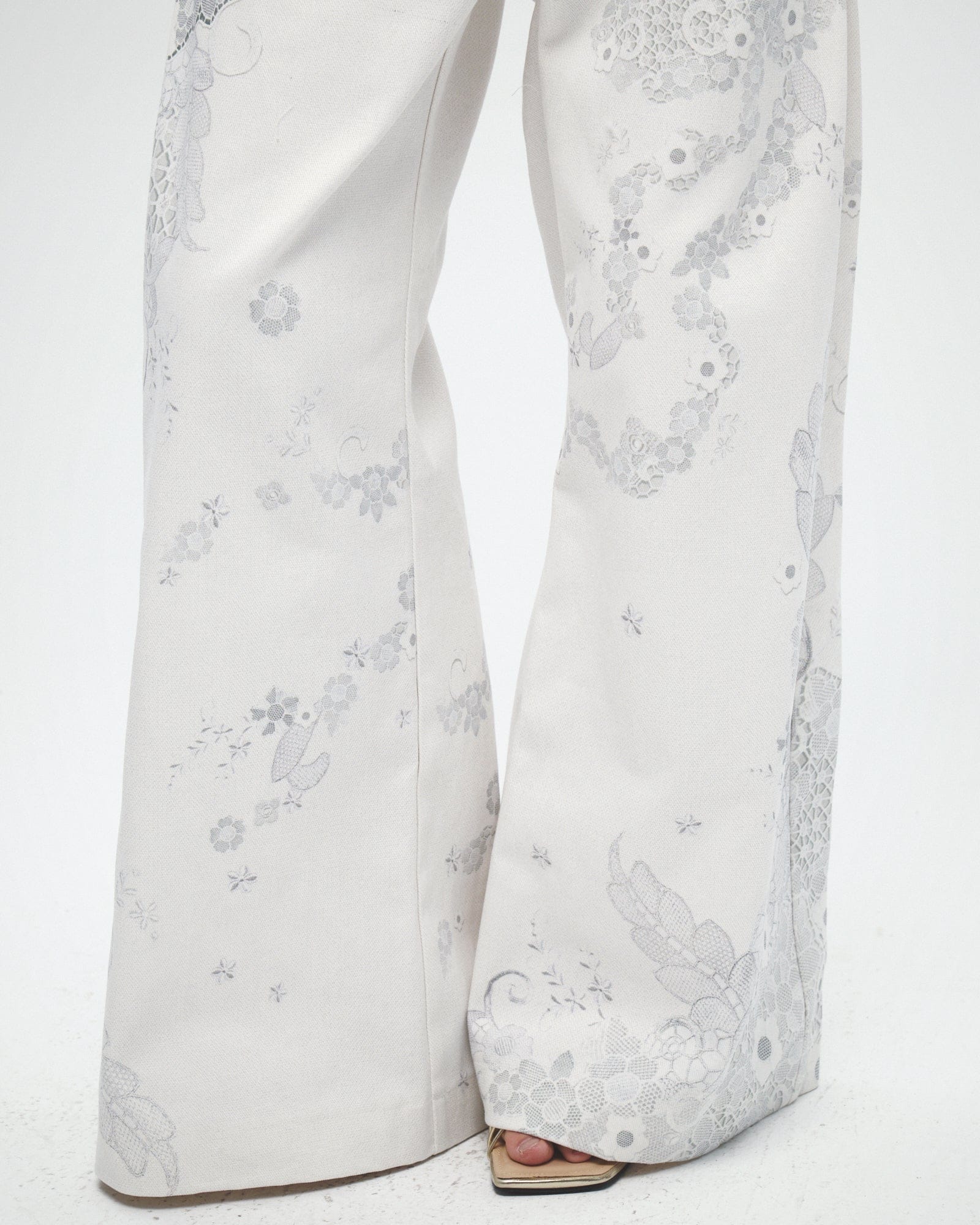FAYCHUI Lace Graphics Wide-Leg Jeans White