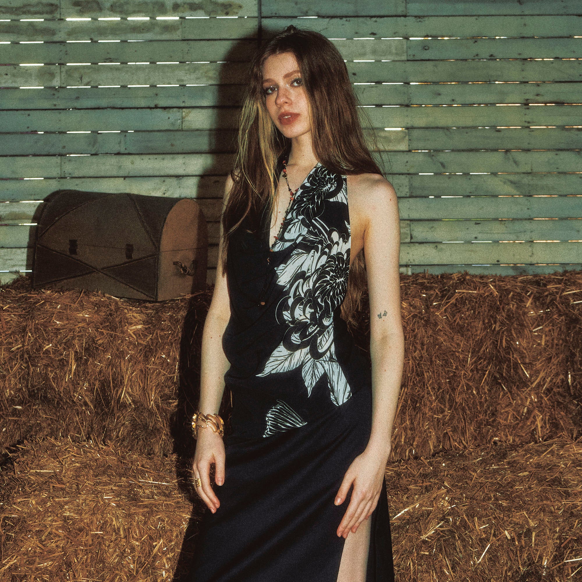 NINETYNINE PERCENT Contrast Floral Backless Halter Top