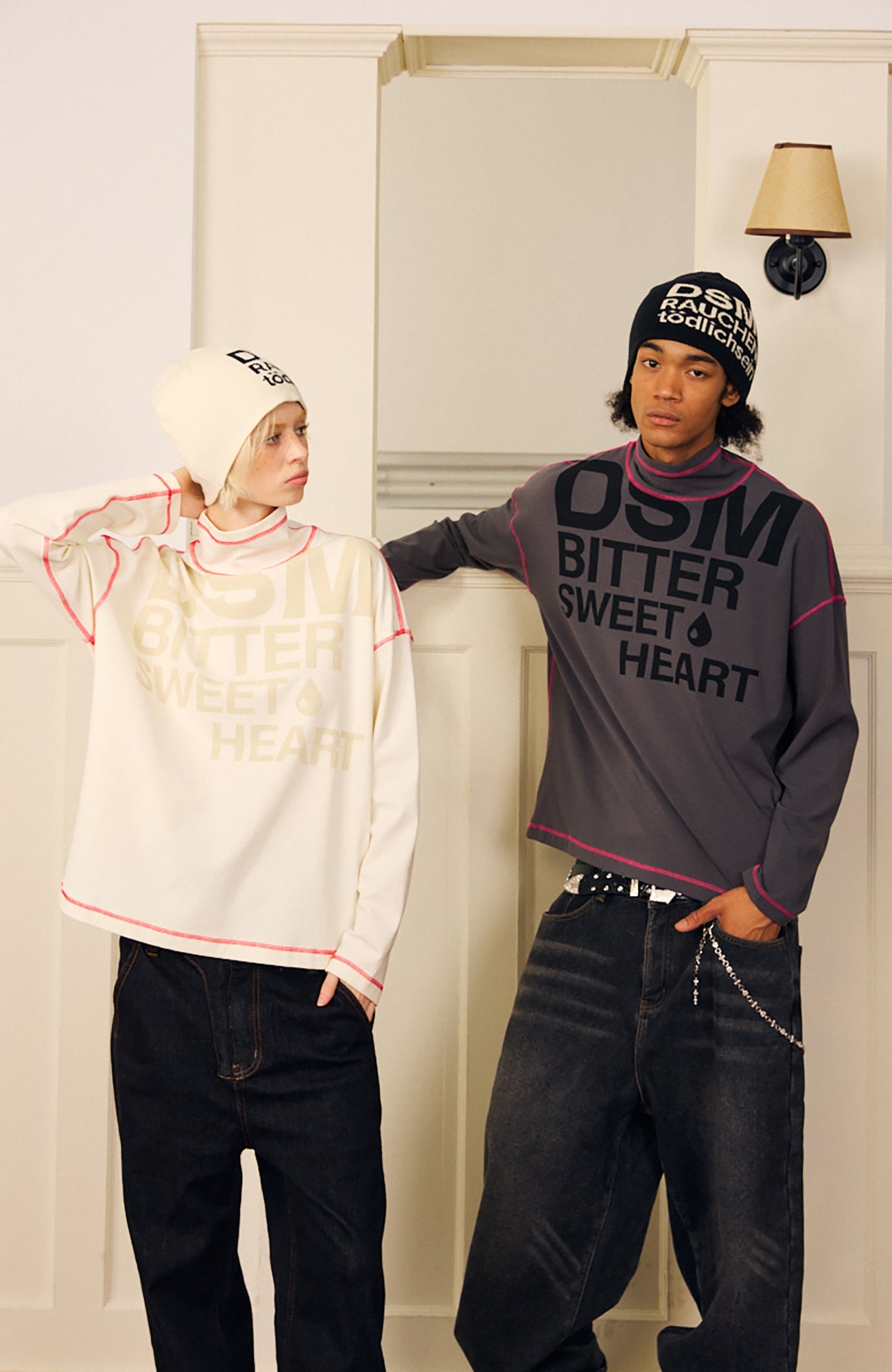 DONSMOKE Contrast Stitch LOGO Turtleneck