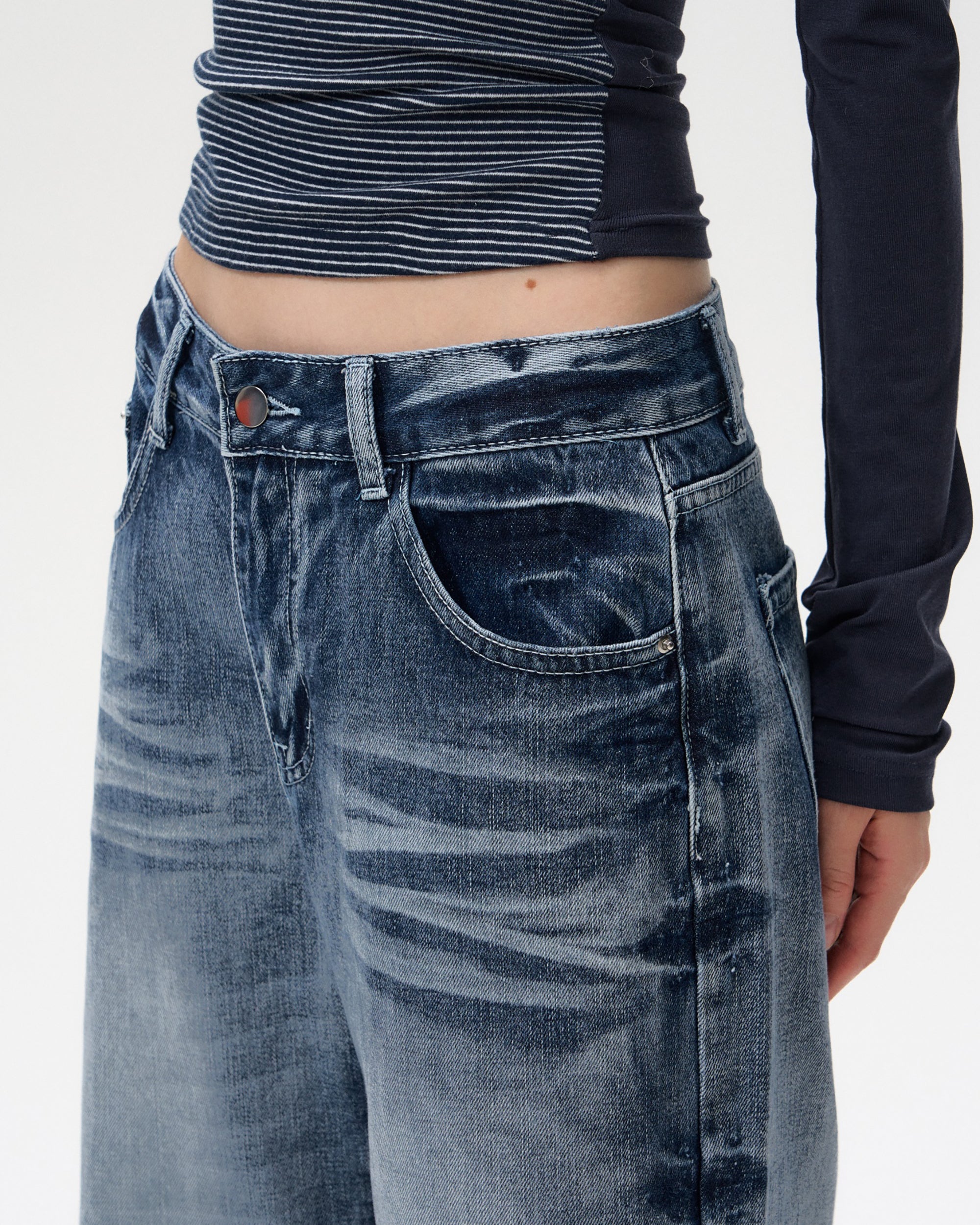 10AMSOTIIIIIIRED Washed Side-Crack Whisker Straight Jeans