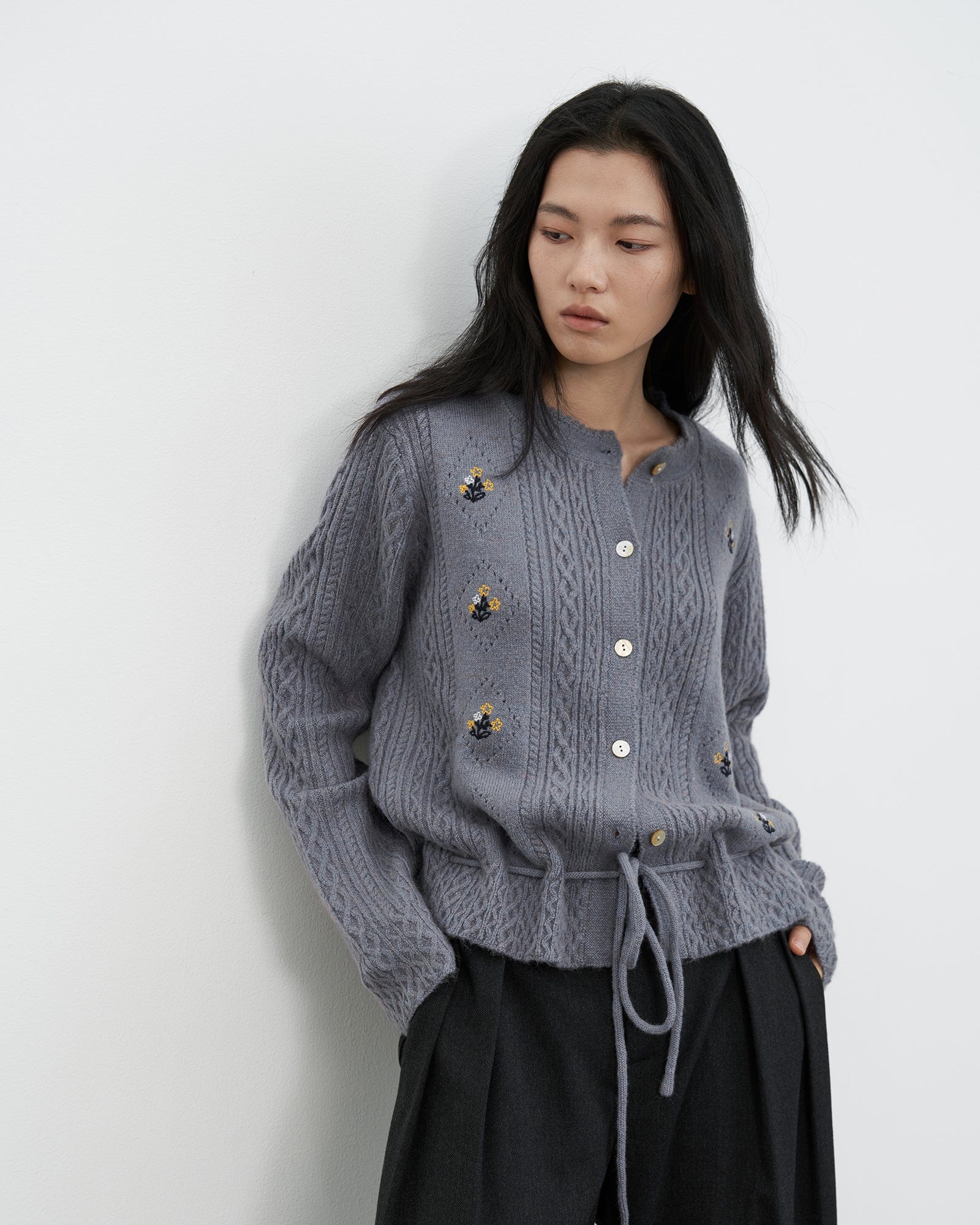 SAME FLOW Drawstring Flower Embroidery Sweater