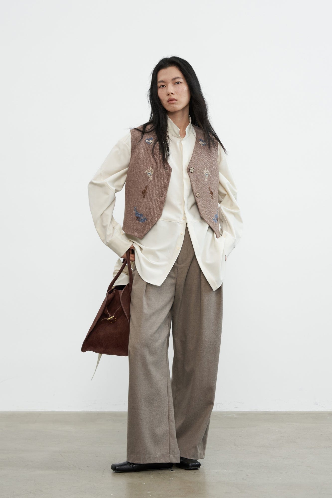 SAME FLOW Motif Embroidery Paneled Vest