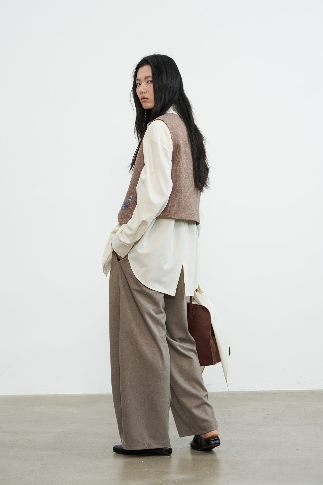 SAME FLOW Motif Embroidery Paneled Vest