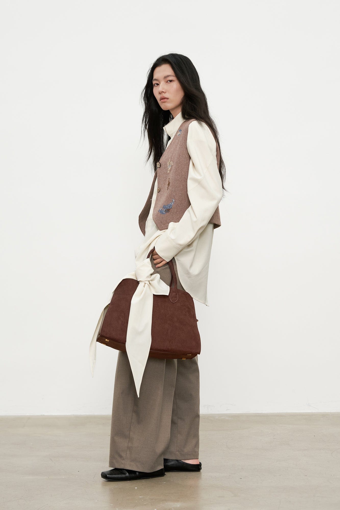 SAME FLOW Motif Embroidery Paneled Vest