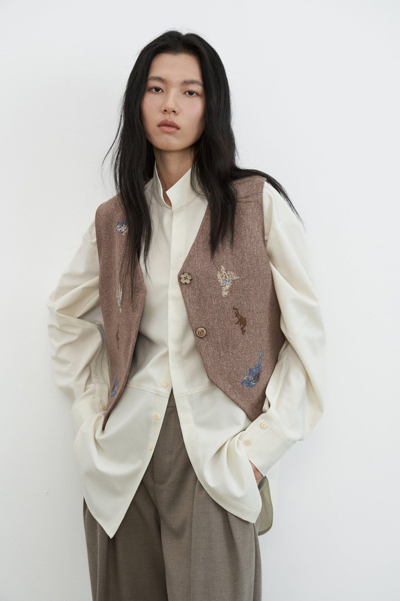 SAME FLOW Motif Embroidery Paneled Vest