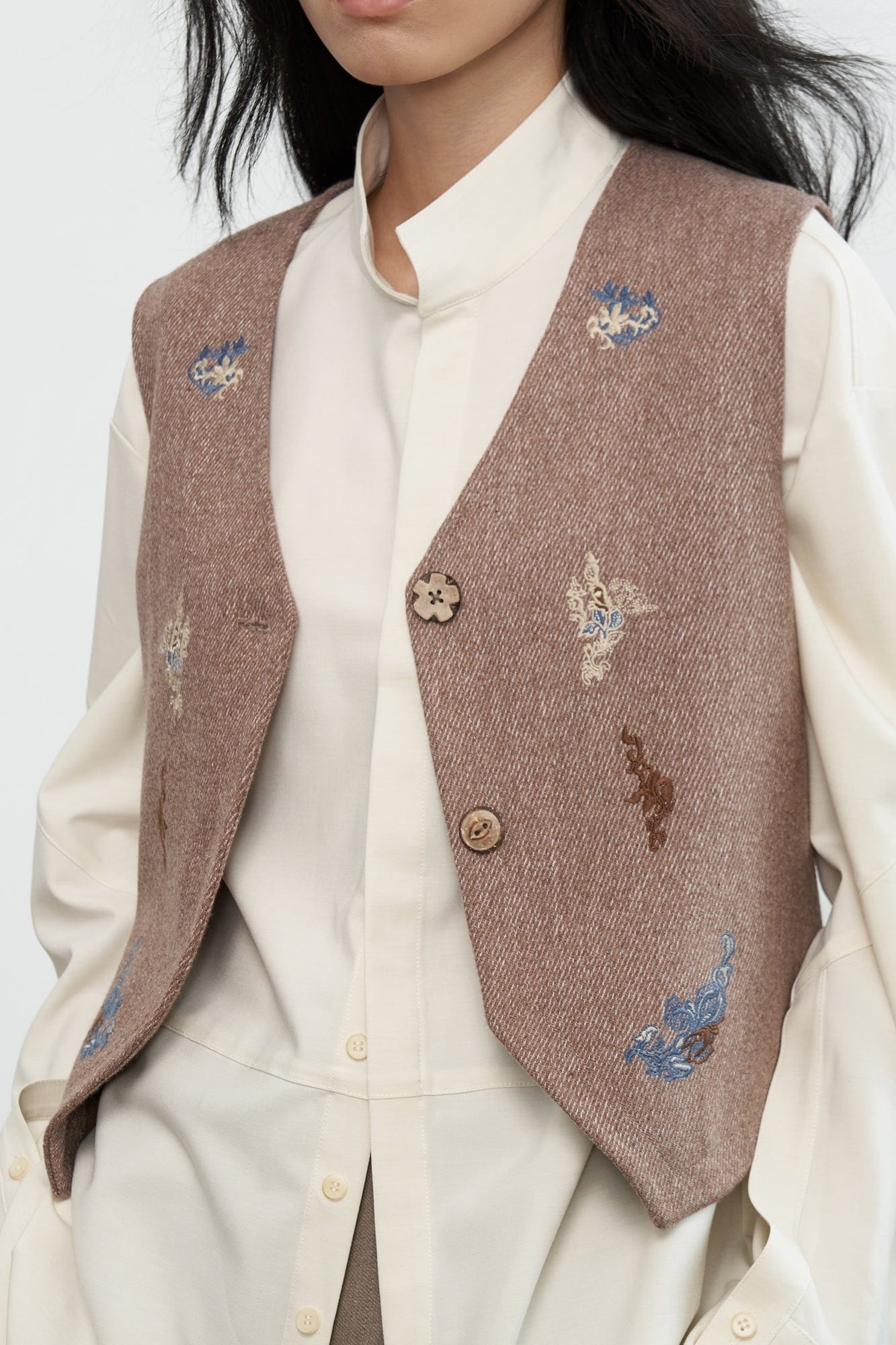 SAME FLOW Motif Embroidery Paneled Vest