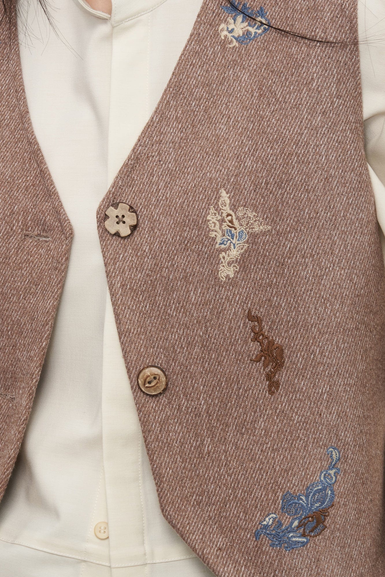 SAME FLOW Motif Embroidery Paneled Vest