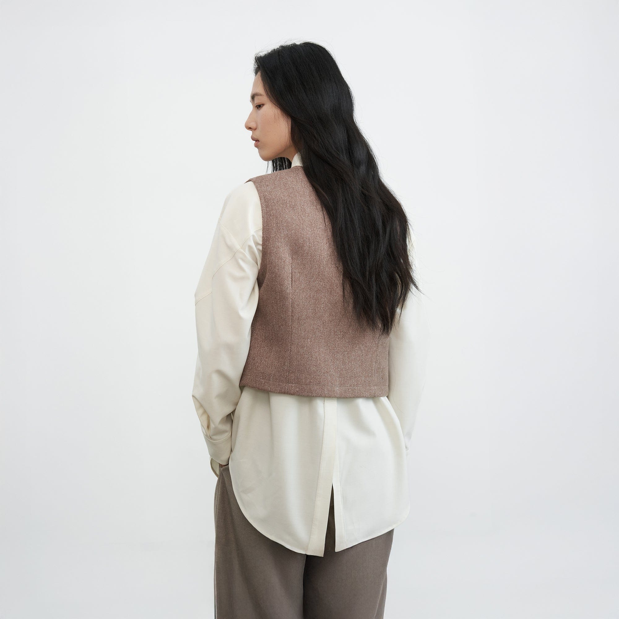 SAME FLOW Motif Embroidery Paneled Vest
