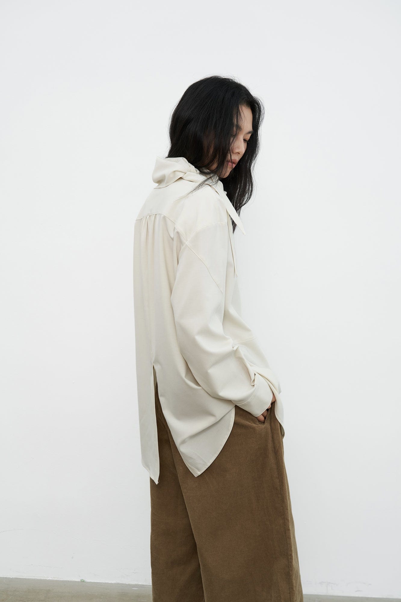 SAME FLOW Back Split Scarf-Neck Asymmetric Shirt