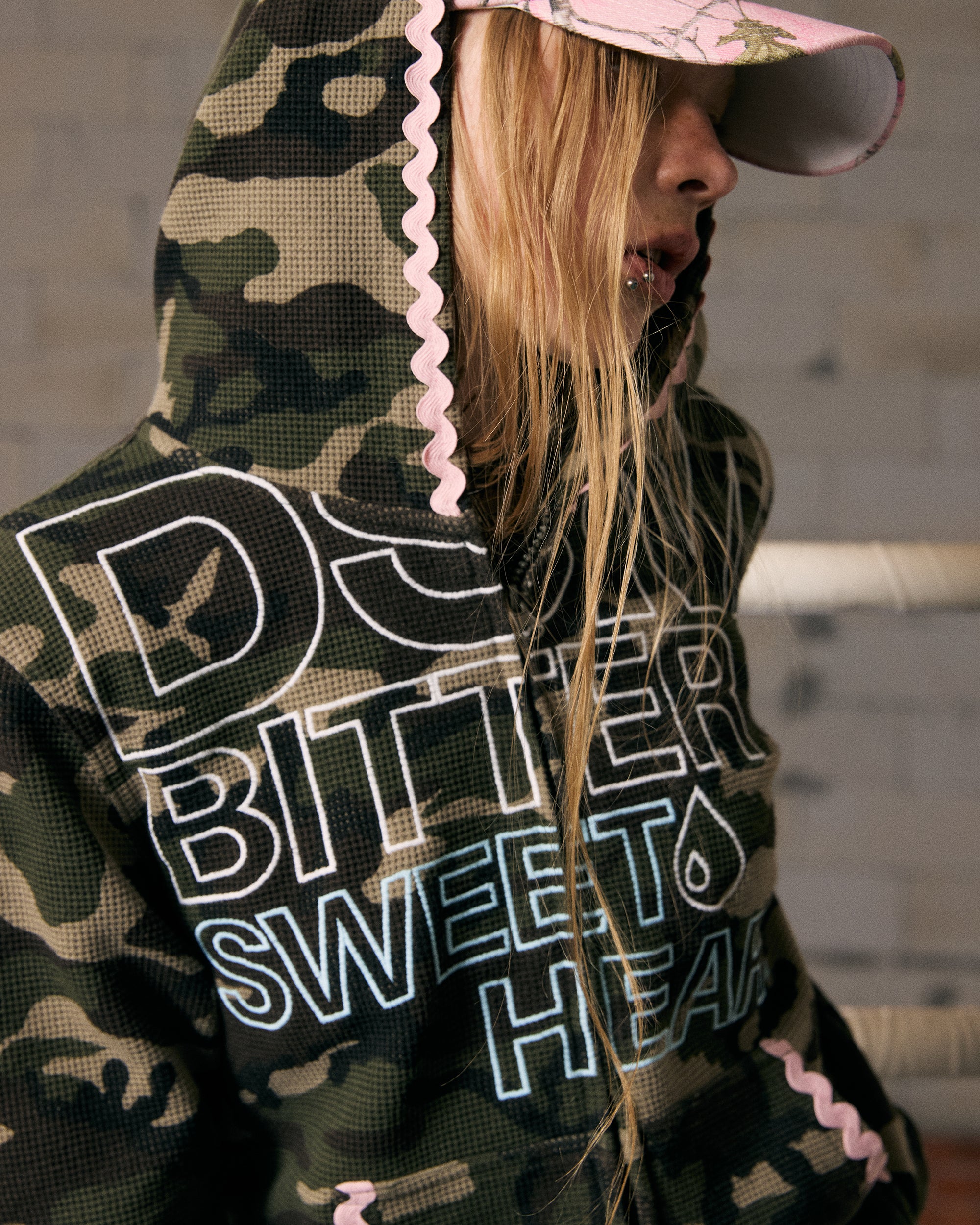 DONSMOKE Camo Wave Trim Waffle Zip-Up Hoodie