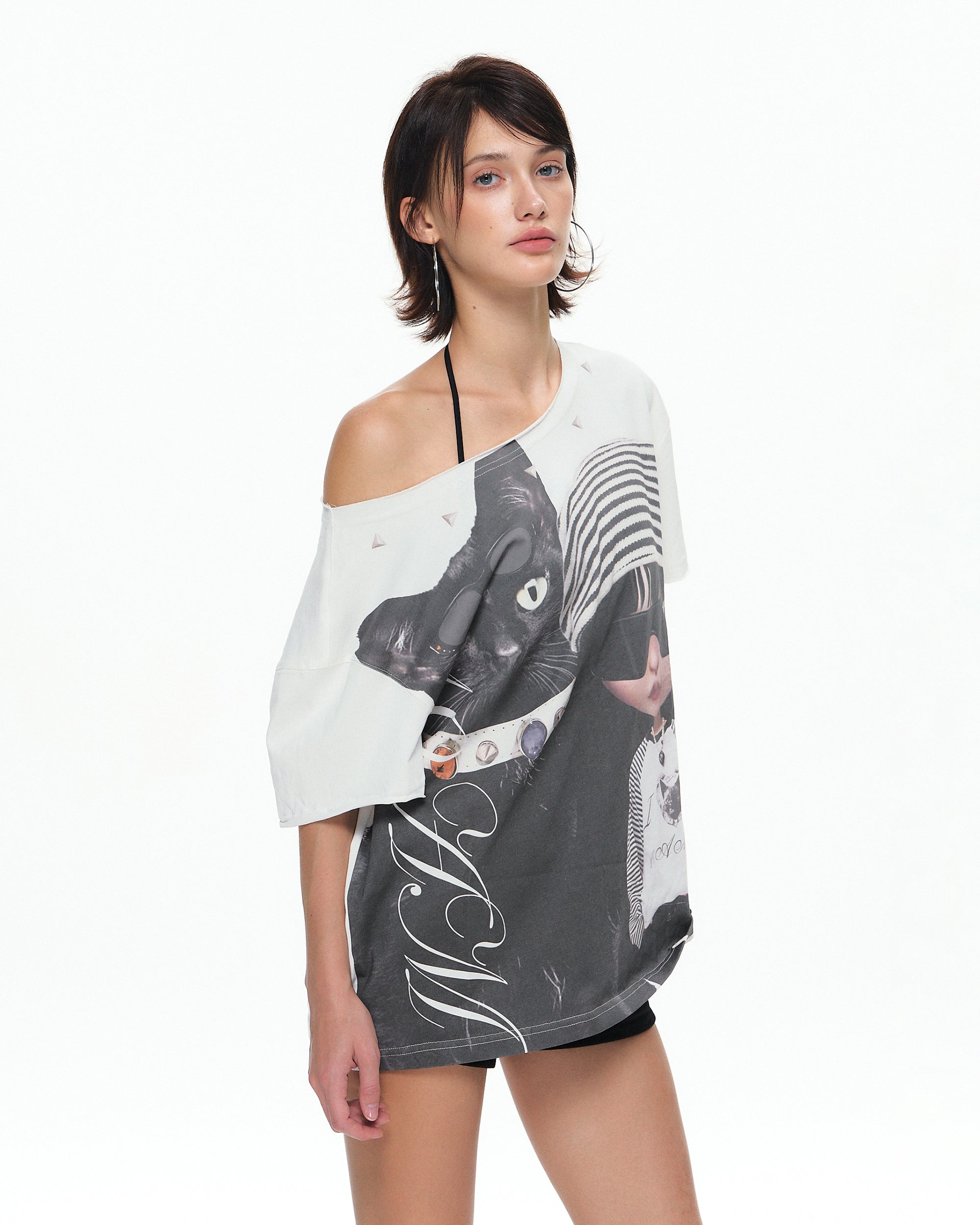 10AMSOTIIIIIIRED Girl And Cat Graphic Off-Shoulder Tee
