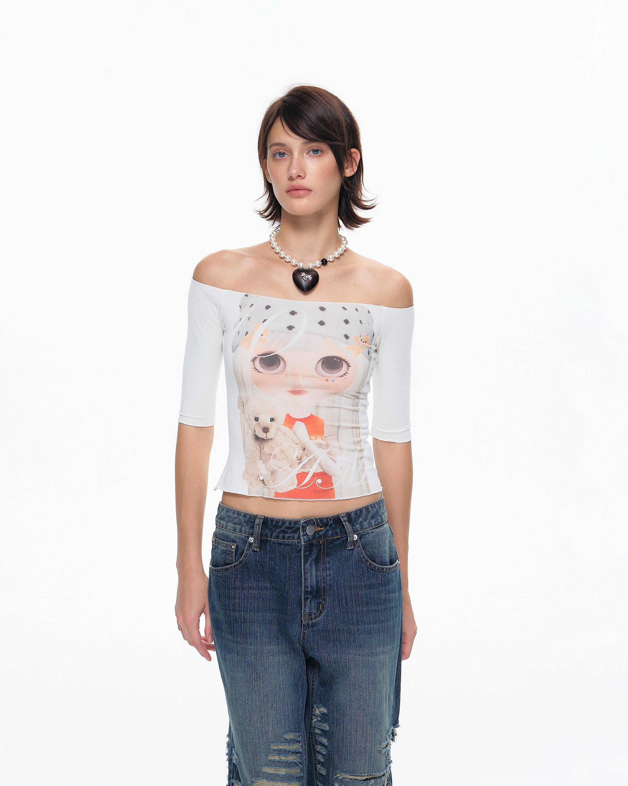 10AMSOTIIIIIIRED Off-Shoulder Cat & Girl Graphic Slim Tee