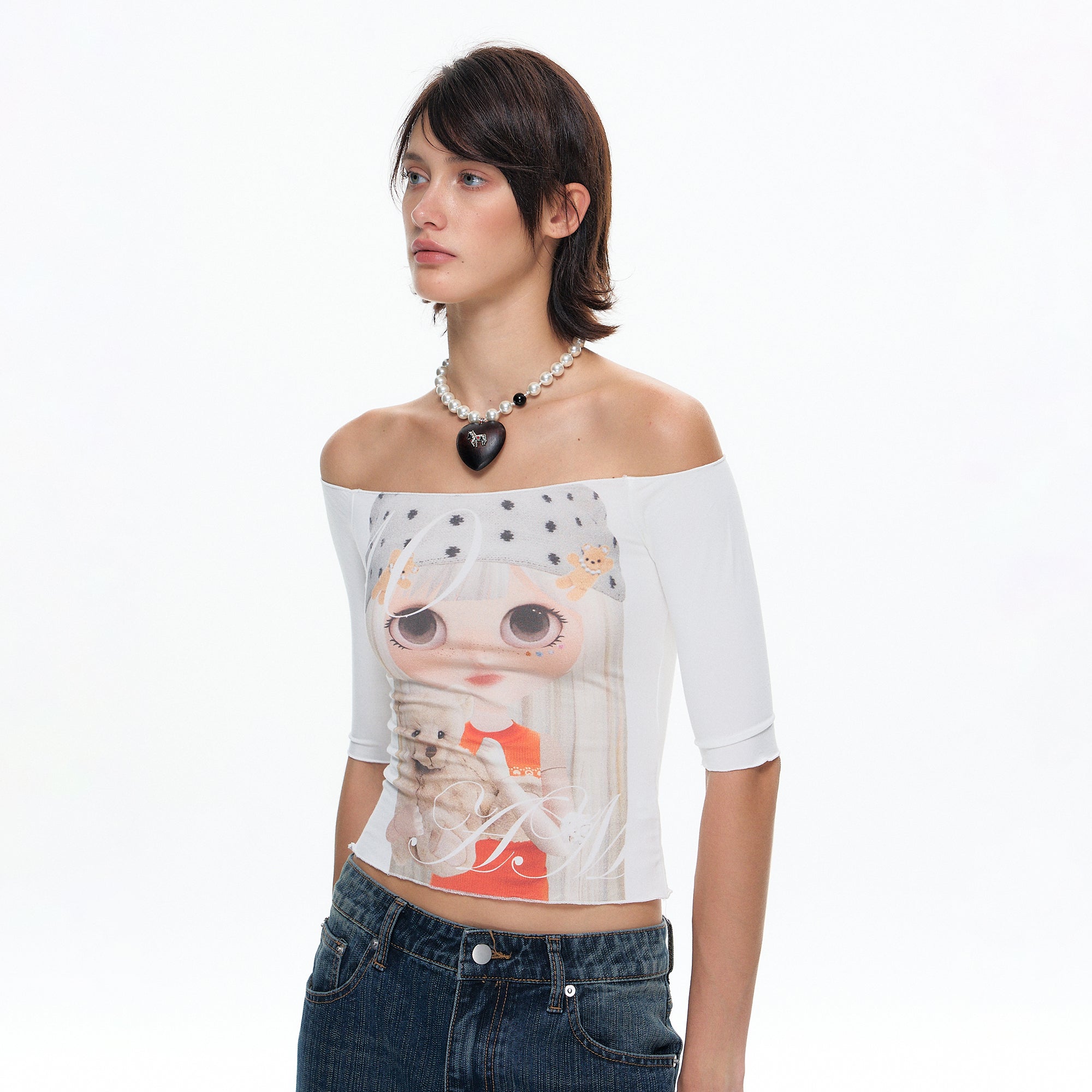 10AMSOTIIIIIIRED Off-Shoulder Cat & Girl Graphic Slim Tee