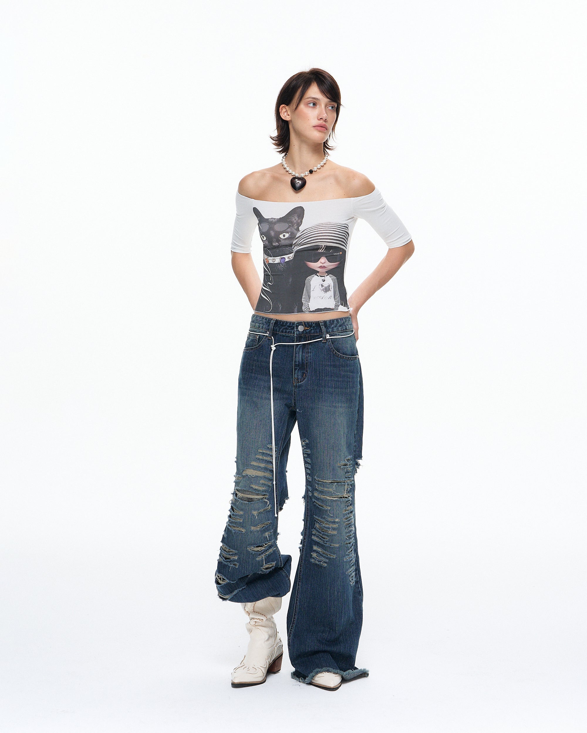 10AMSOTIIIIIIRED Off-Shoulder Cat & Girl Graphic Slim Tee